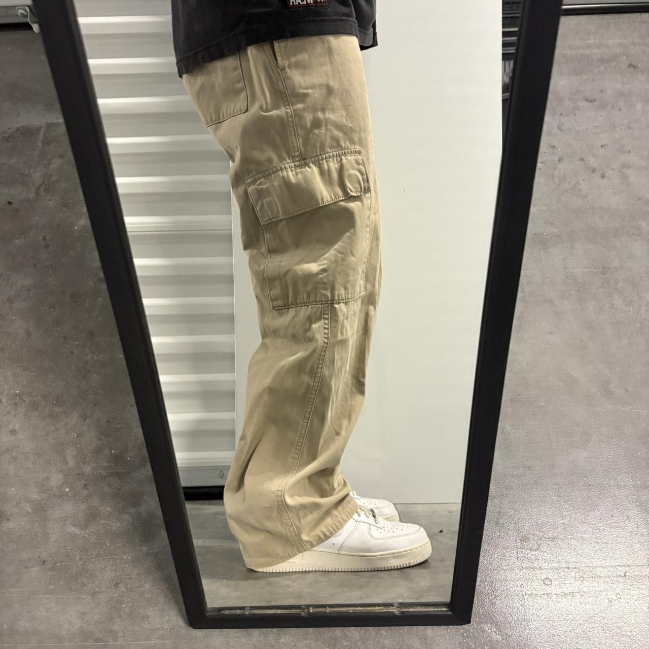 Vintage Crazy Vintage Y2K/2000s Baggy Khaki Tan Cargo Pants! Size US 33 - 2 Thumbnail