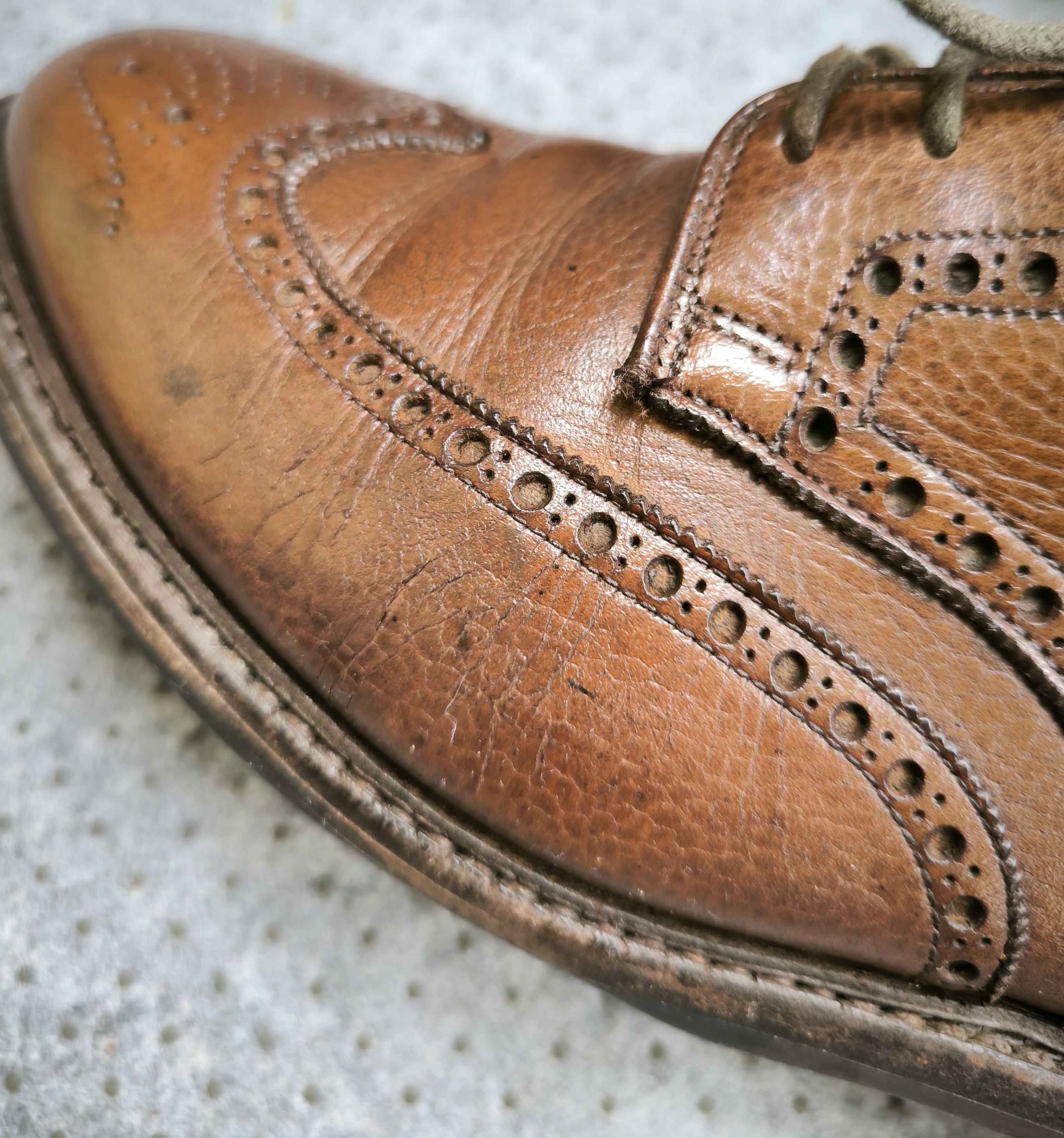 Crockett & Jones CROCKETT & JONES Pembroke Tan Scotch Grain wingtip shoes Size US 9.5 / EU 42-43 - 8 Thumbnail