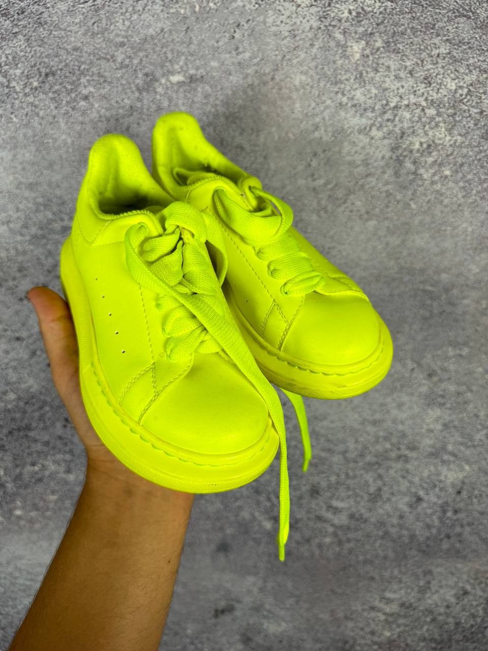 Alexander McQueen Alexander McQueen Oversized Kid's Neon Green Sneakers 29 Sz Size US 4 / IT 34 - 6 Thumbnail