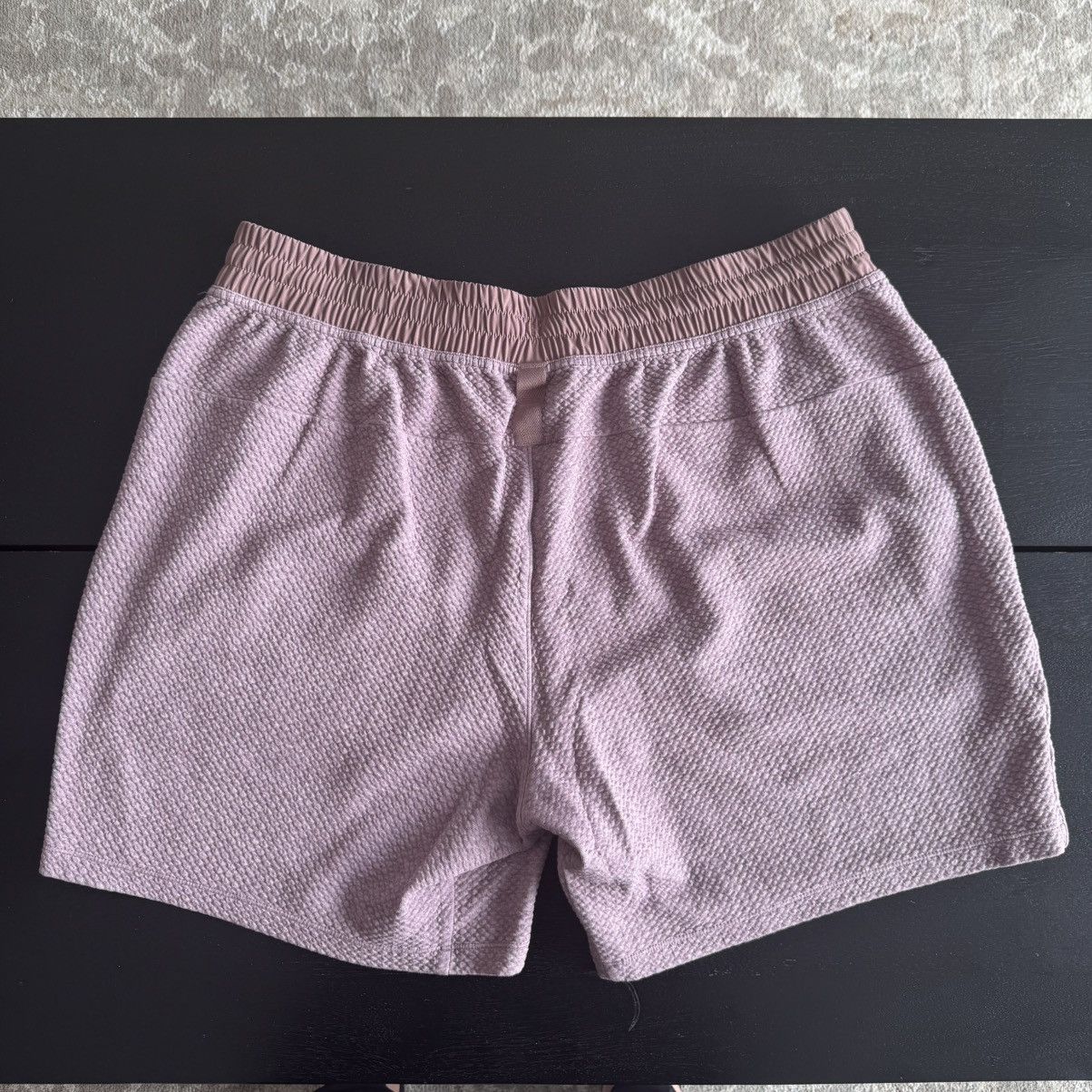 Lululemon At Ease Short 7” XXL Size US 38 / EU 54 - 2 Thumbnail