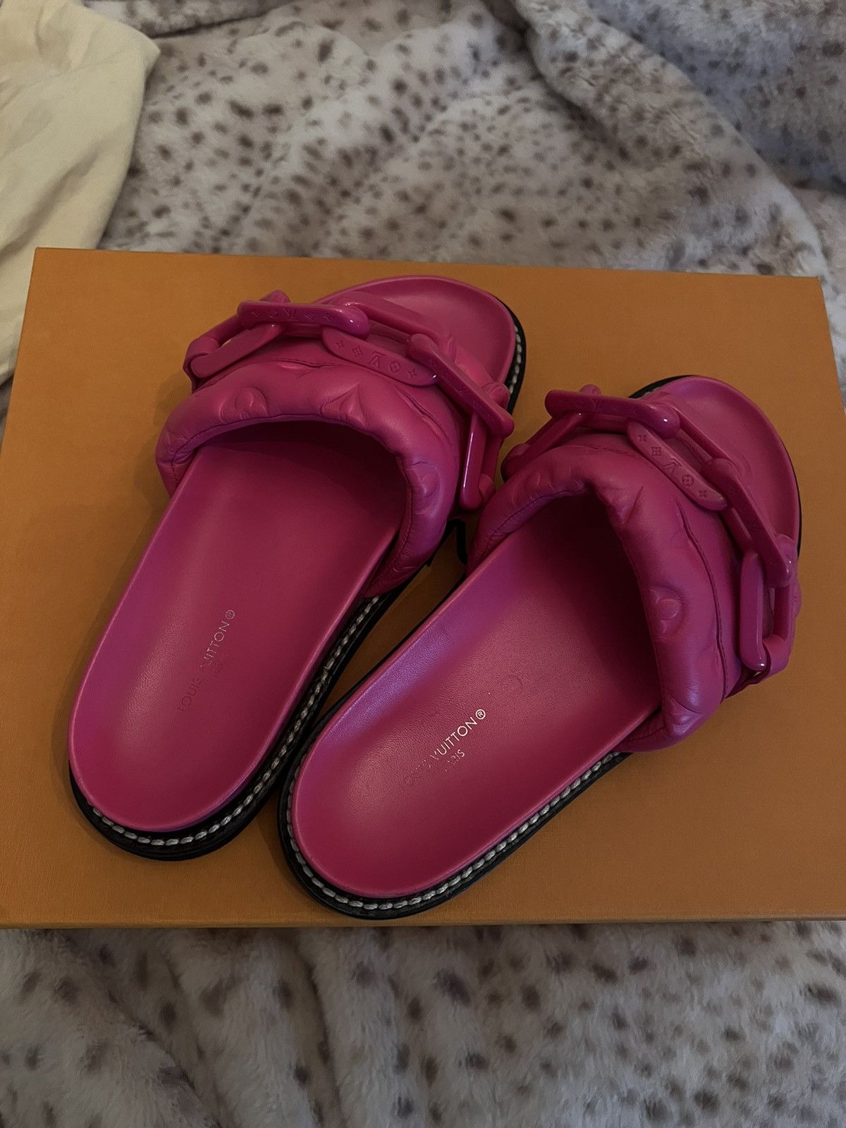 Louis Vuitton Louis Vuitton Bom Dia leather sandal Size US 7 / IT 37 - 8 Thumbnail