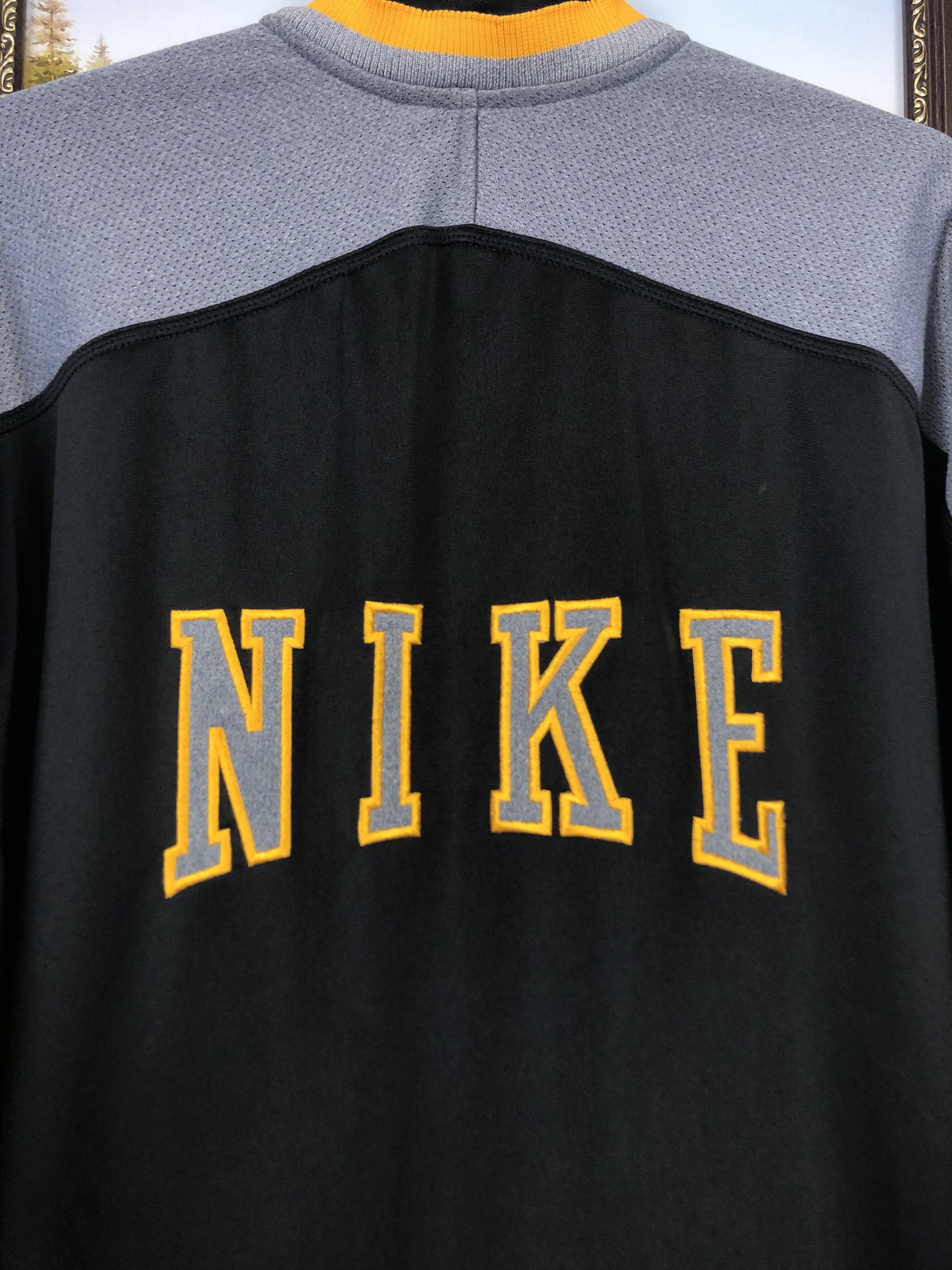 Nike Vintage Nike Swoosh Sweatshirt Jacket Rare Hype Track Top Size US L / EU 52-54 / 3 - 13 Thumbnail