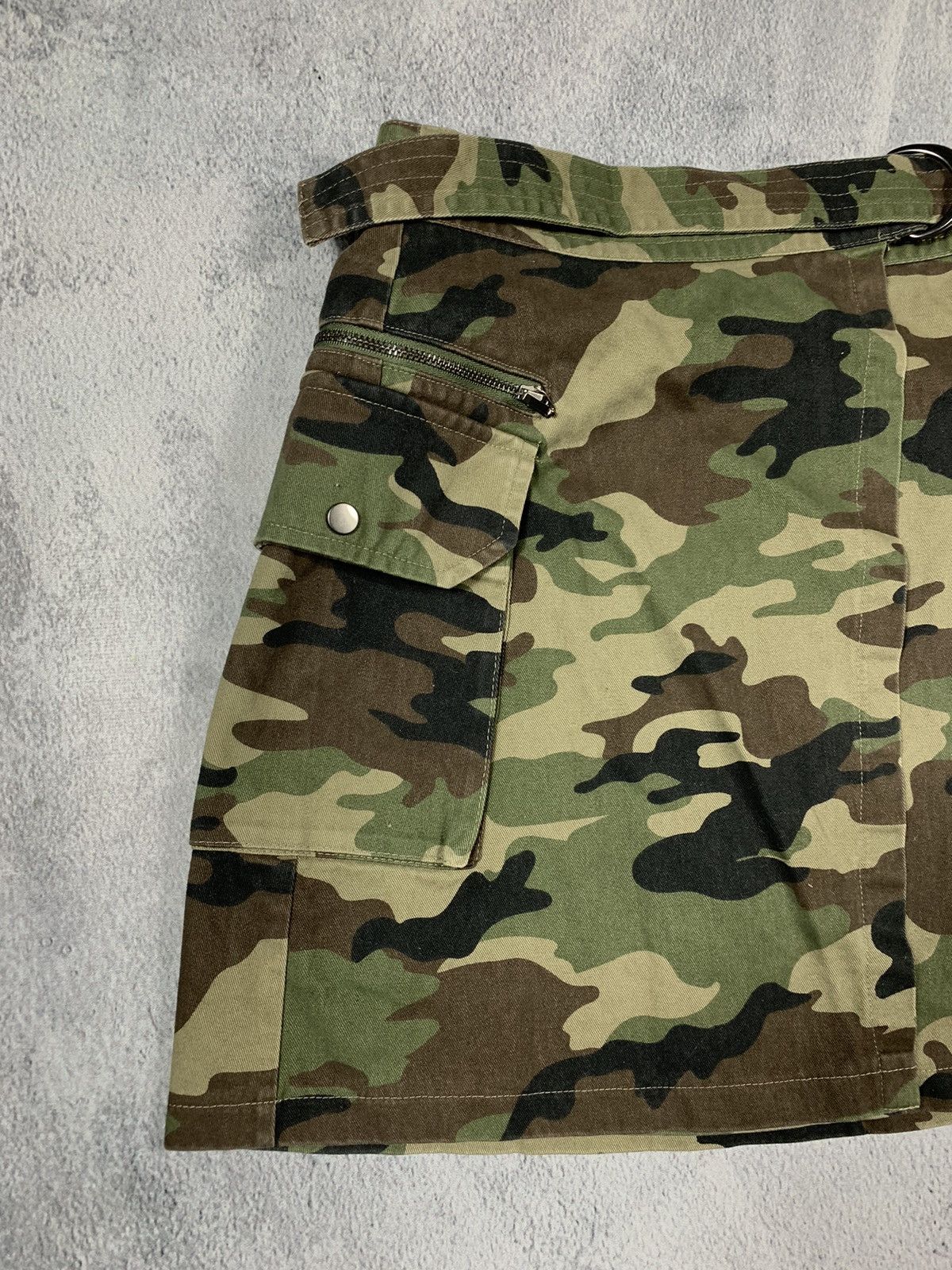 Japanese Brand × Vintage VintageY2K camo cargo mini skirt with a belt millitary style Size 24" / US 00 / IT 34 - 2 Thumbnail