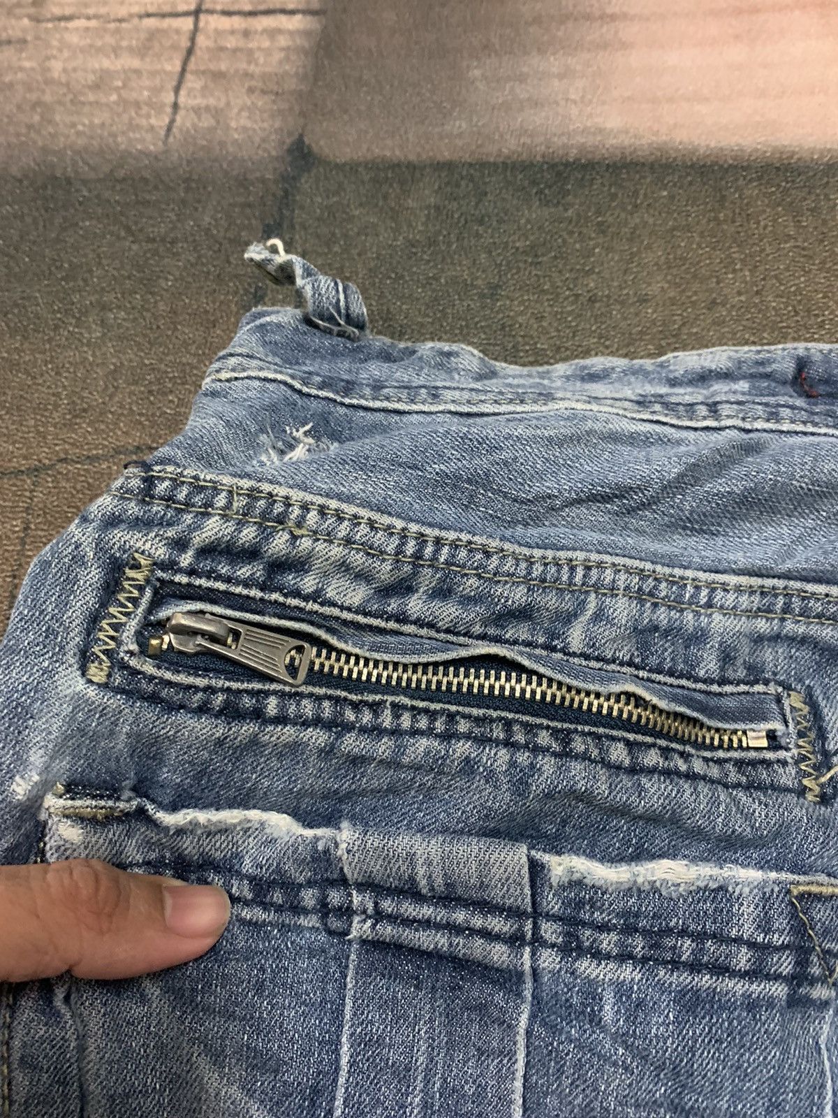 Japanese Brand DISTRESSED PUNK SLIM JEANS LOT OF BUTTON BY TAKESHY KUROSAWA Size US 31 - 17 Thumbnail