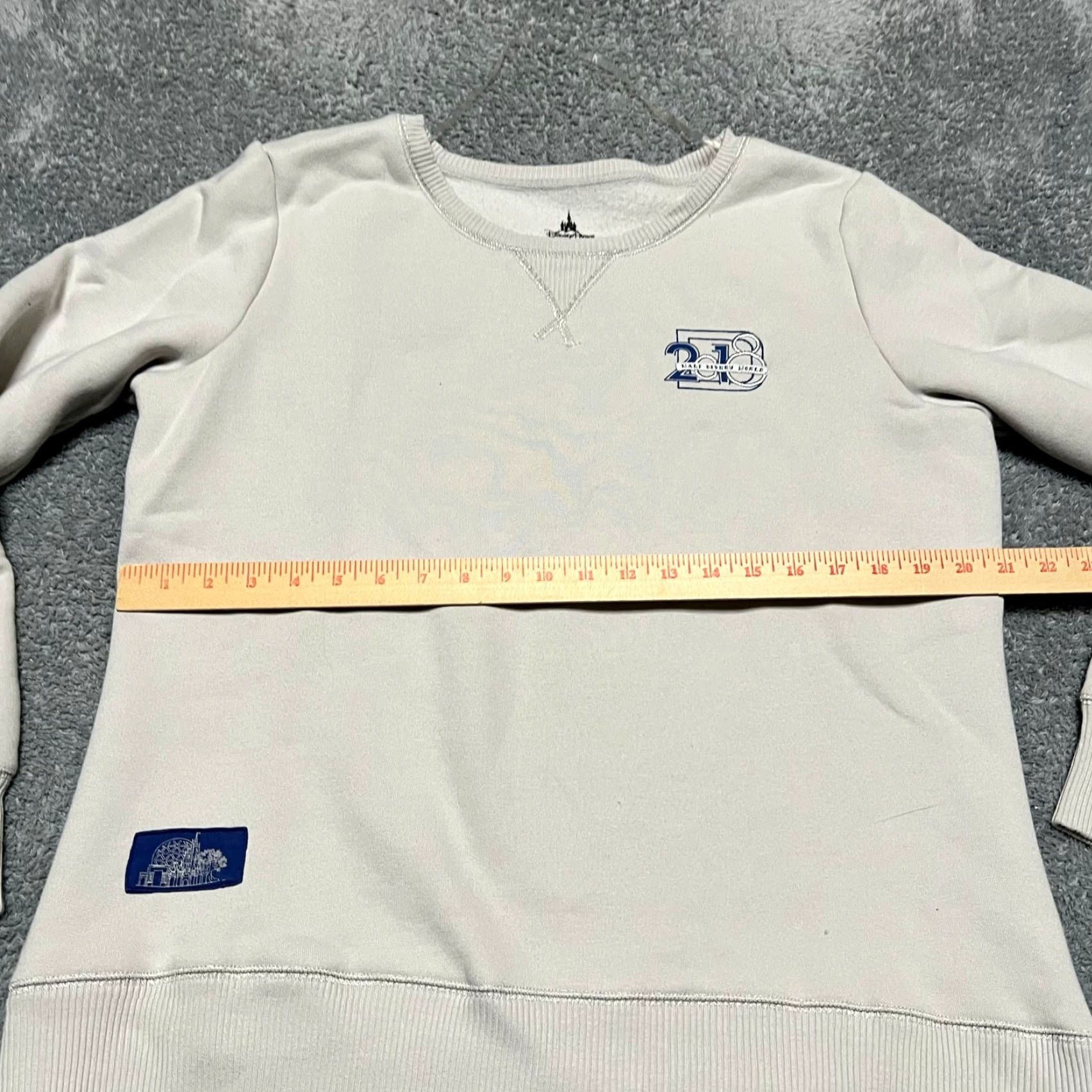 Disney Disney Parks Sweatshirt Womens XL Cream Embroidered Crew Size XL / US 12-14 / IT 48-50 - 4 Thumbnail
