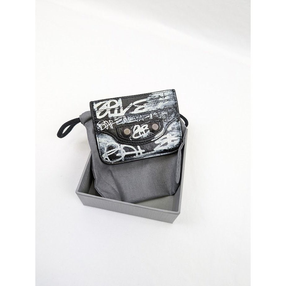 Balenciaga o1rshd1 Q:3 / Size:OS/Arena Lamb Graffiti Cagole Card Holder Size ONE SIZE - 11 Thumbnail