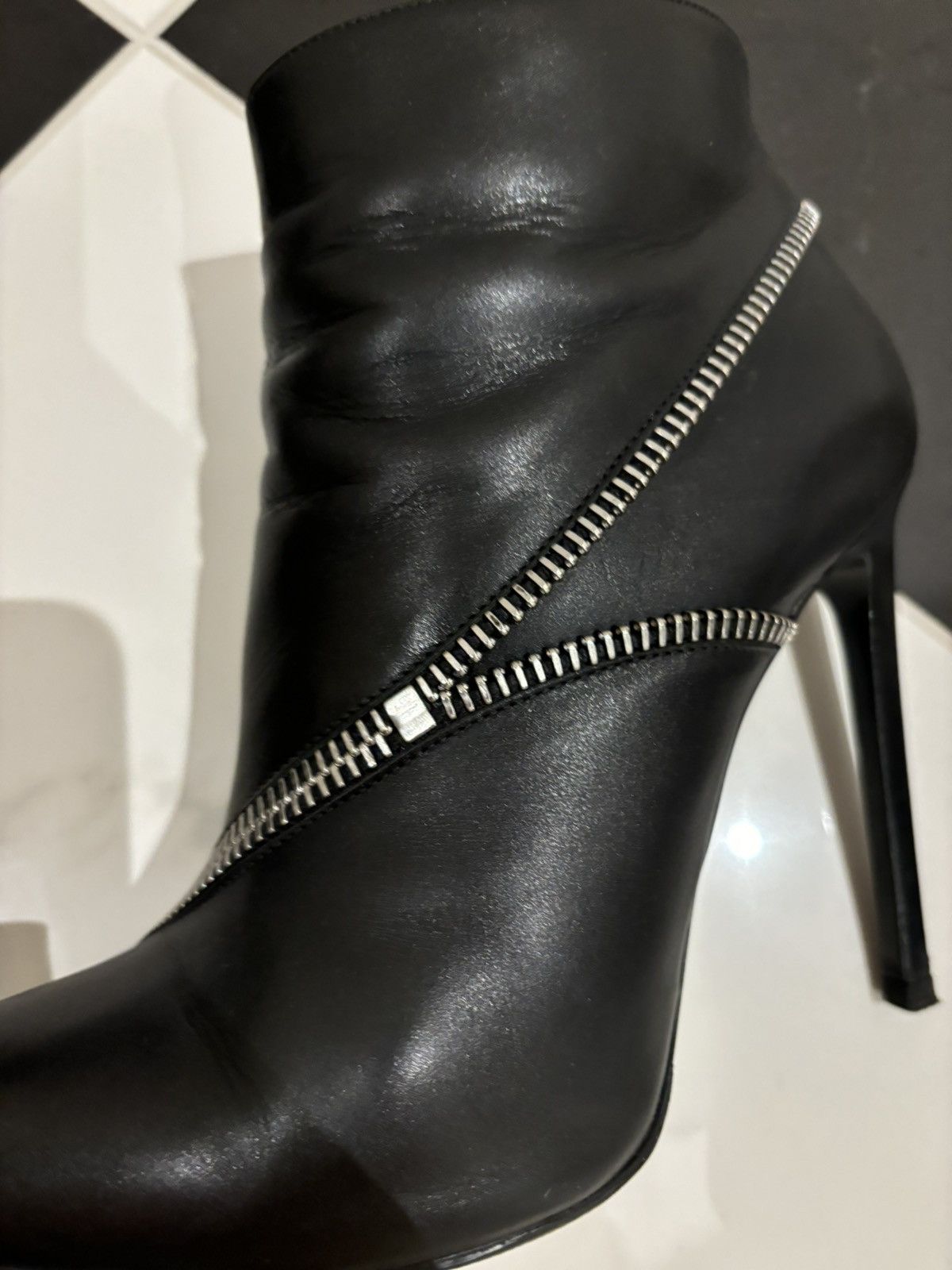 Yves Saint Laurent Saint Laurent Ankle Boots in 38.5 Size US 8.5 / IT 38.5 - 4 Thumbnail