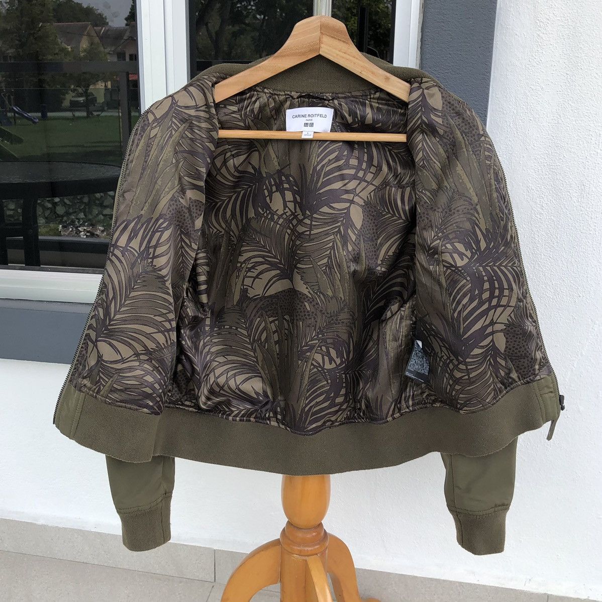 Uniqlo Uniqlo x Carine Roitfeld Crop Top Bomber Jacket Size M / US 6-8 / IT 42-44 - 8 Thumbnail