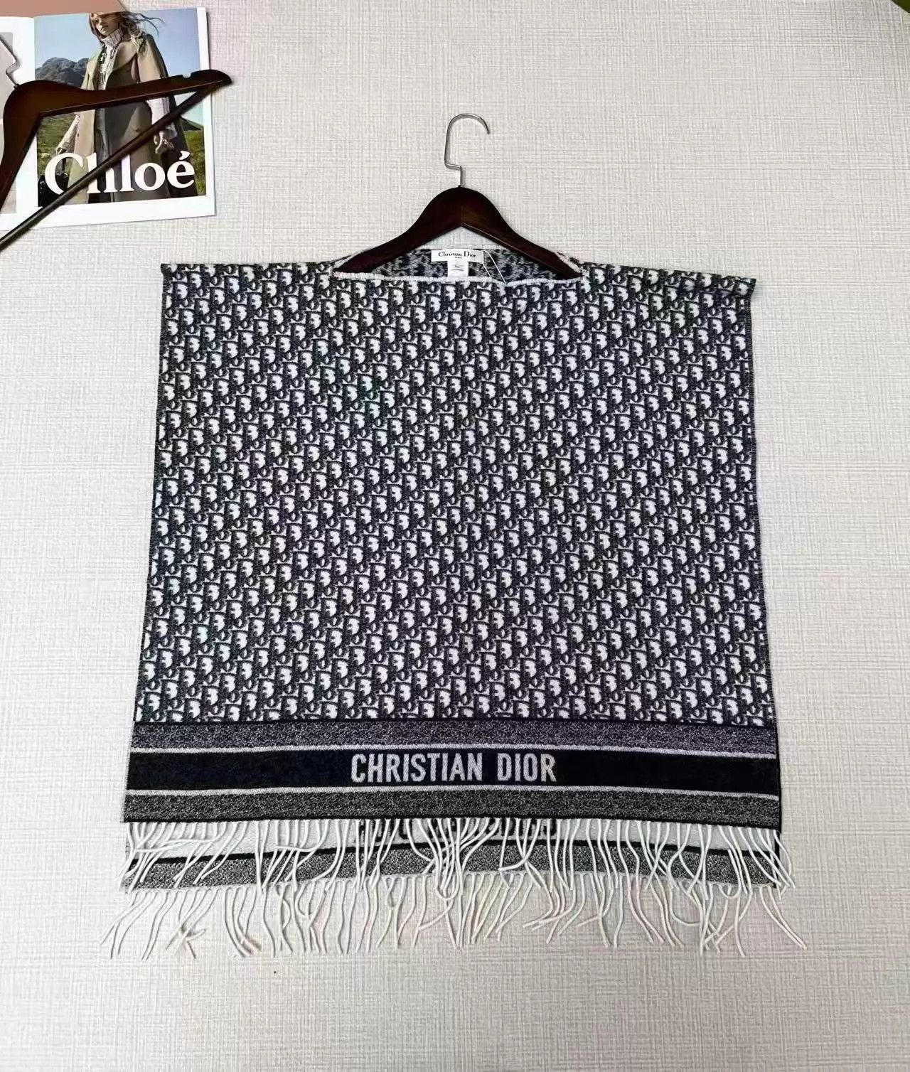 Dior Dior Cashmere Cape Scarf 128x68cm AG804 Size ONE SIZE - 1 Thumbnail