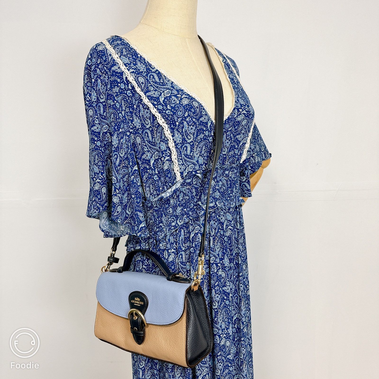 image of Coach C8161 Kleo Top Handle In Colorblock In Marble Blue, Women's