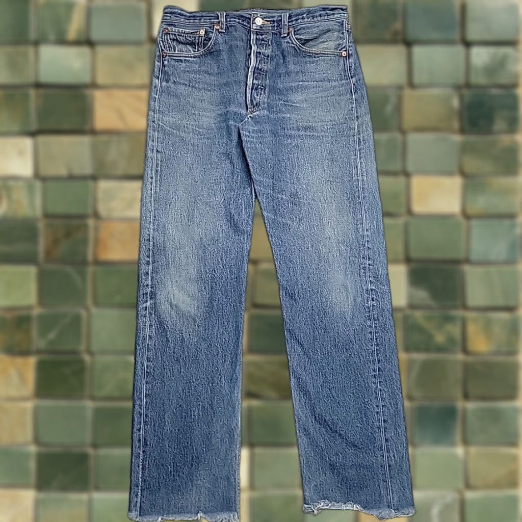 Denime VINTAGE Levis Jeans 501 Mens 34 Regular Blue Denim Straight Leg Button Fly Pants 90s USA Classic Mens Size US 34 / EU 50 - 1 Thumbnail