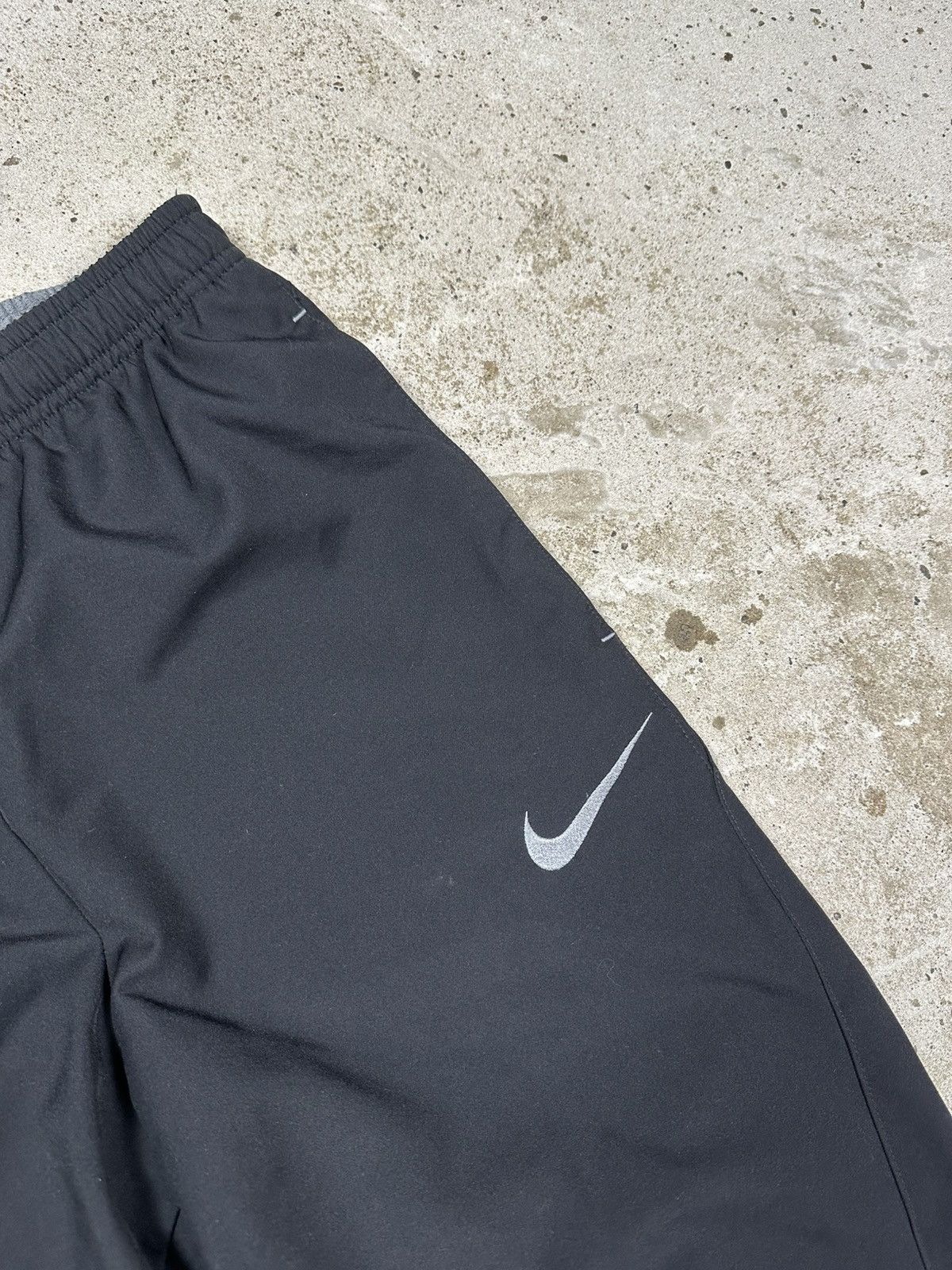 Nike Vintage Y2K Nike Black Baggy Track Pants Swoosh rare usa Size US 30 / EU 46 - 7 Thumbnail