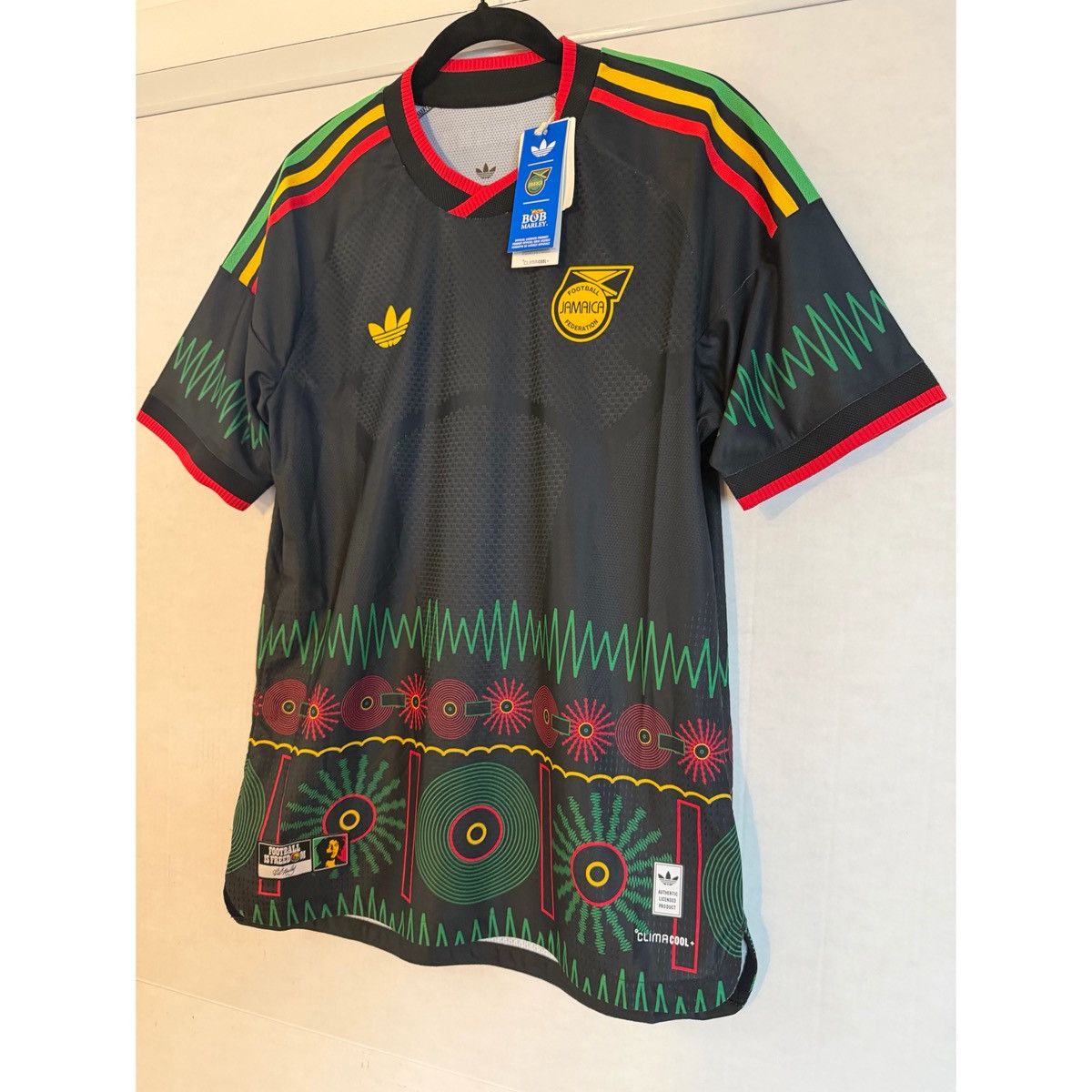 Adidas JAMAICA 26 X BOB MARLEY AWAY AUTHENTIC JERSEY Size US M / EU 48-50 / 2 - 3 Thumbnail