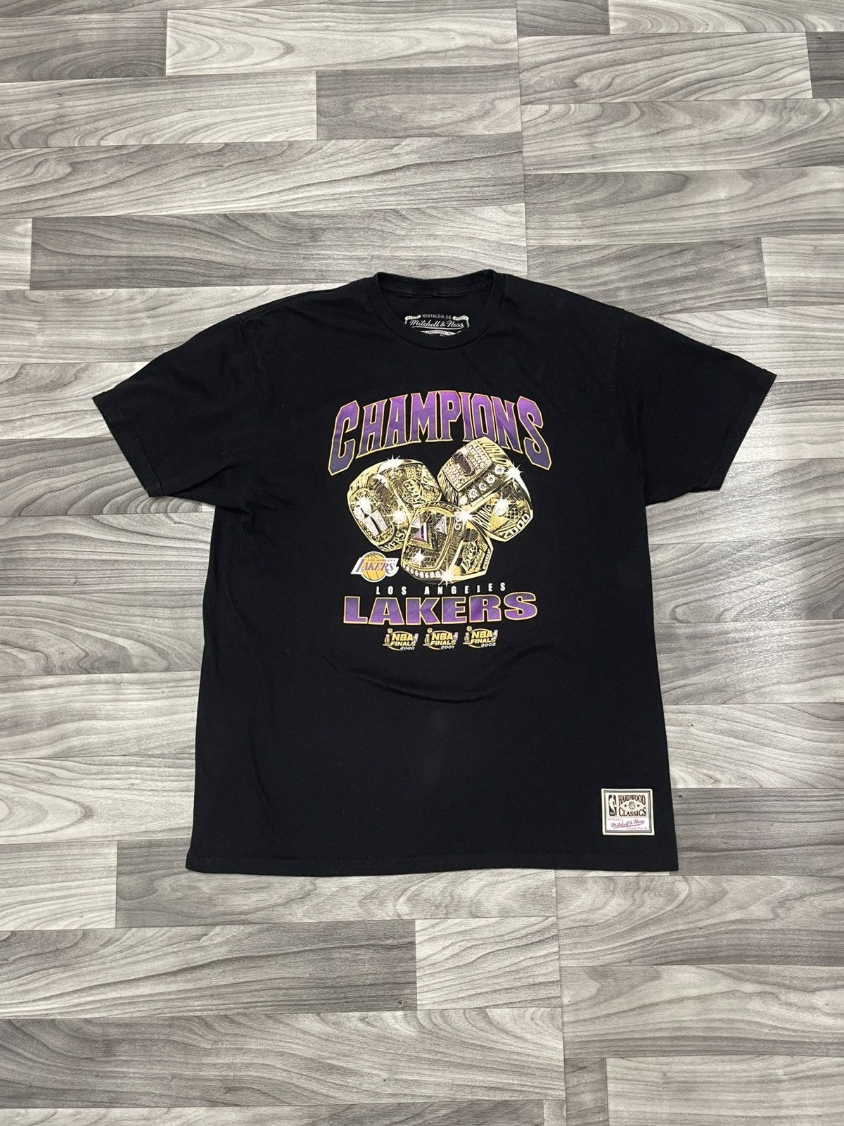Mitchell & Ness Mitchell & Ness Lakers NBA Finals 3-Peat 2000-02 Tee XL Men Size US XL / EU 56 / 4 - 1 Thumbnail