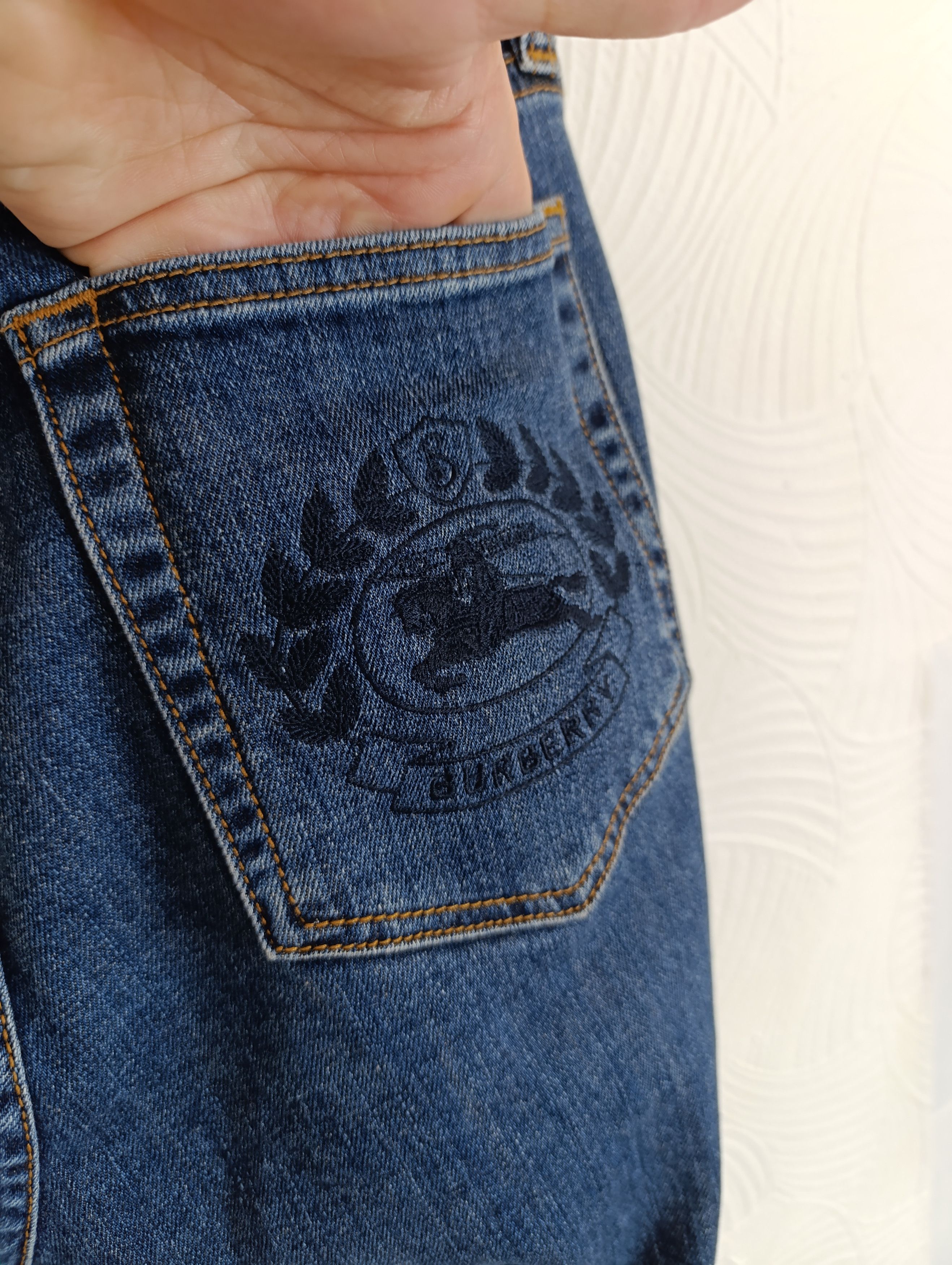 Burberry BURBERRY LONDON ENGLAND SLIM CROP WOMENS JEAN'S Size 25" / US 0 / IT 36 - 4 Thumbnail