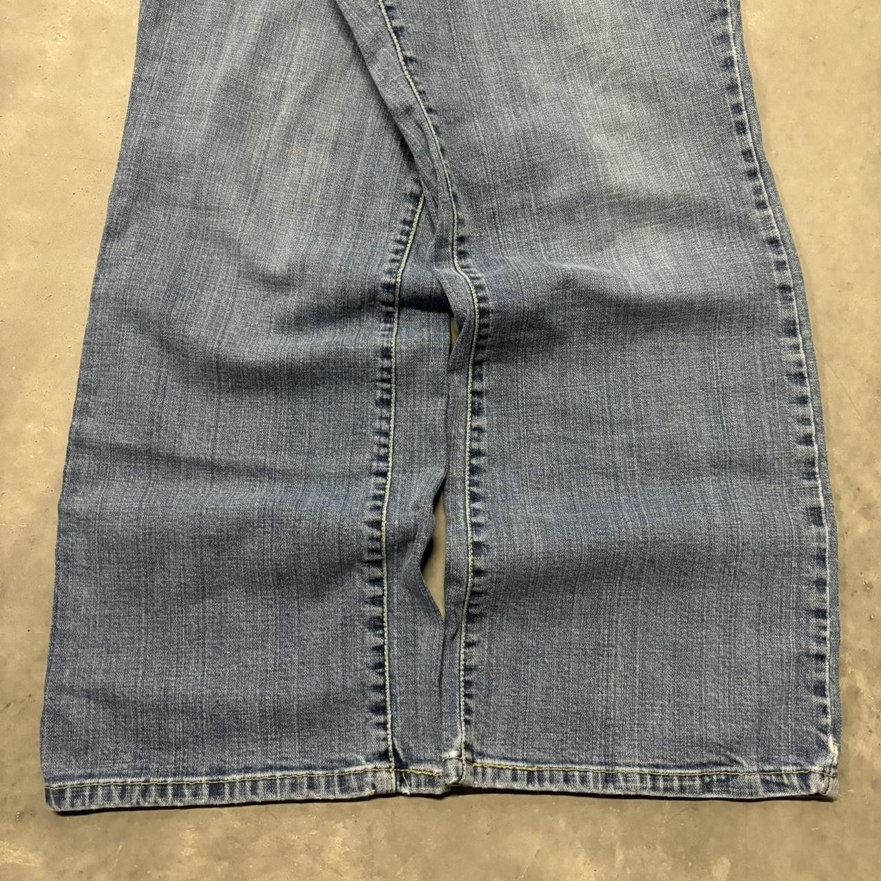 Levi's × Vintage Crazy Vintage Y2K/2000s Baggy Medium Wash Levi’s Denim Jeans! Size US 33 - 6 Thumbnail