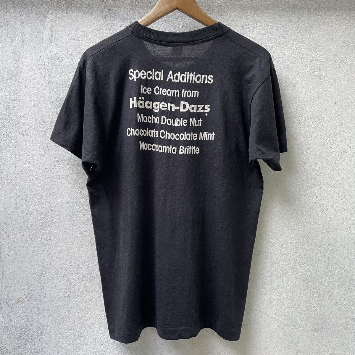 Vintage Vintage 80s Haagen Dazs Tuxedo Promo T-Shirt Single Stitch Size US M / EU 48-50 / 2 - 13 Thumbnail