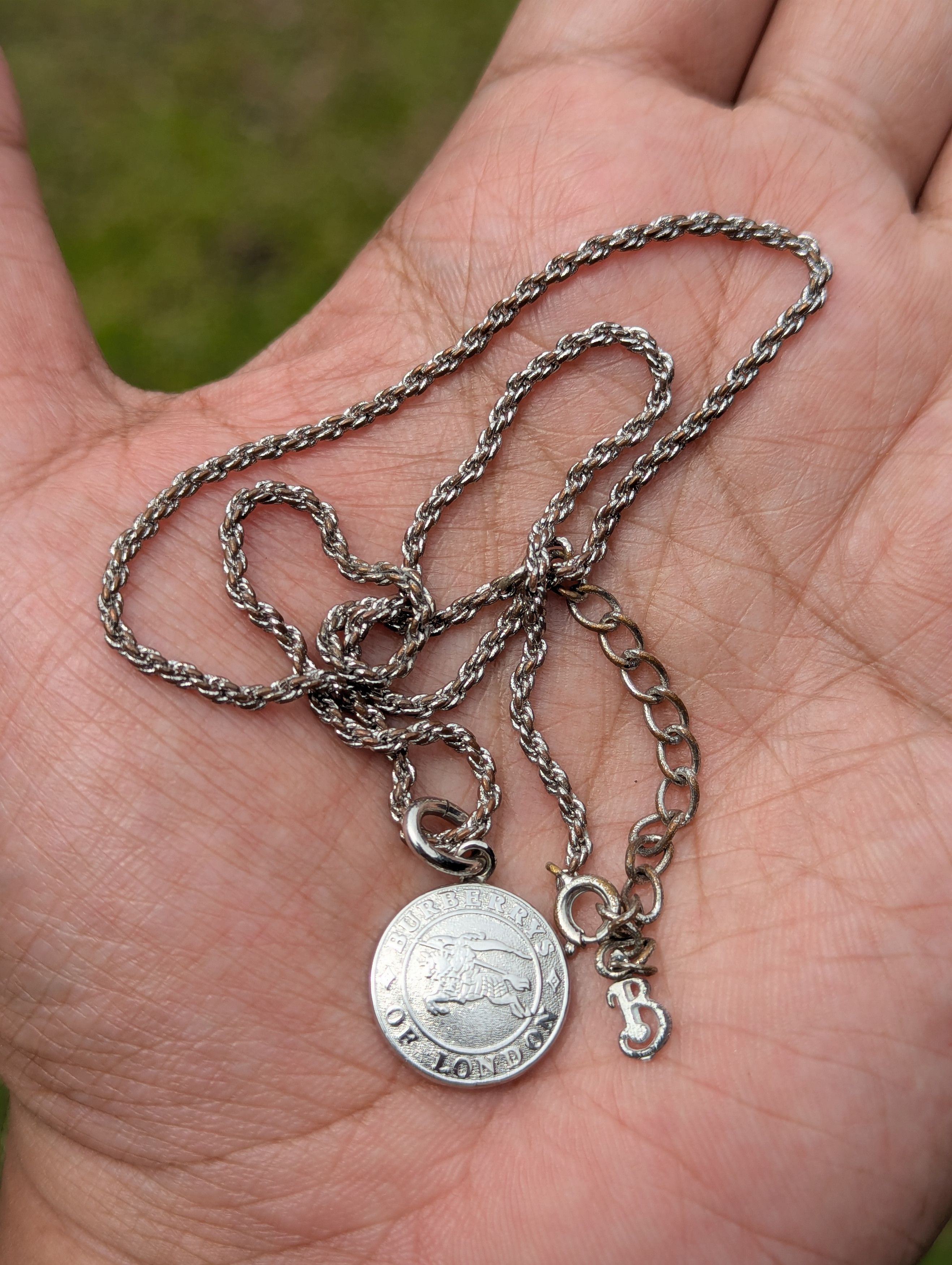 Burberry Rare Burberry Coin Necklace in Silver Size ONE SIZE - 1 Thumbnail
