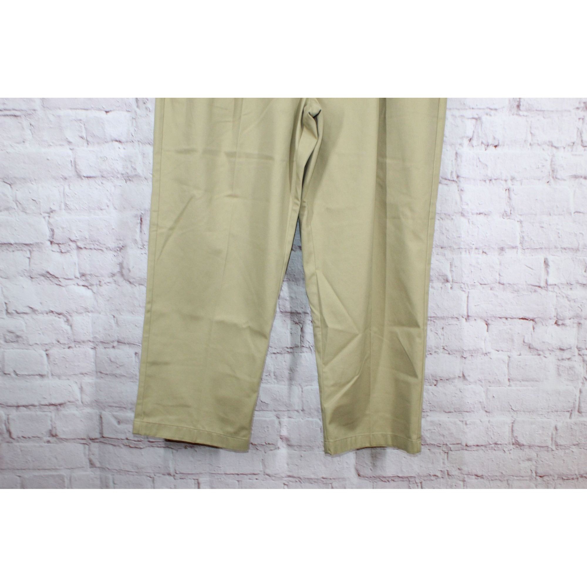 L.L. Bean LL Bean Men's Wrinkle Free Chinos Natural Fit Pleated Size US 42 / EU 58 - 3 Thumbnail