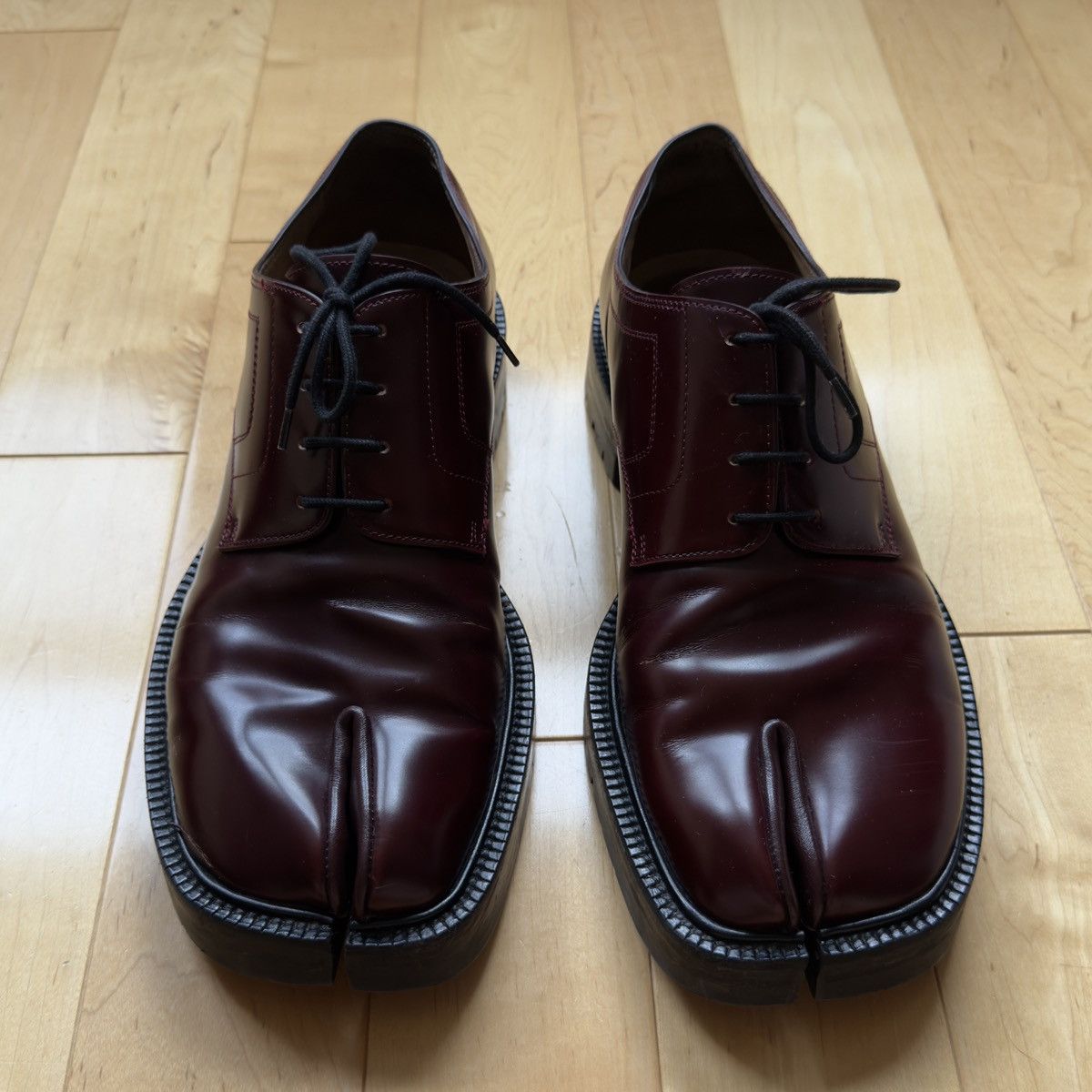 Maison Margiela Maison Margiela Tabi Derby Oxblood Size US 11 / EU 44 - 1 Thumbnail
