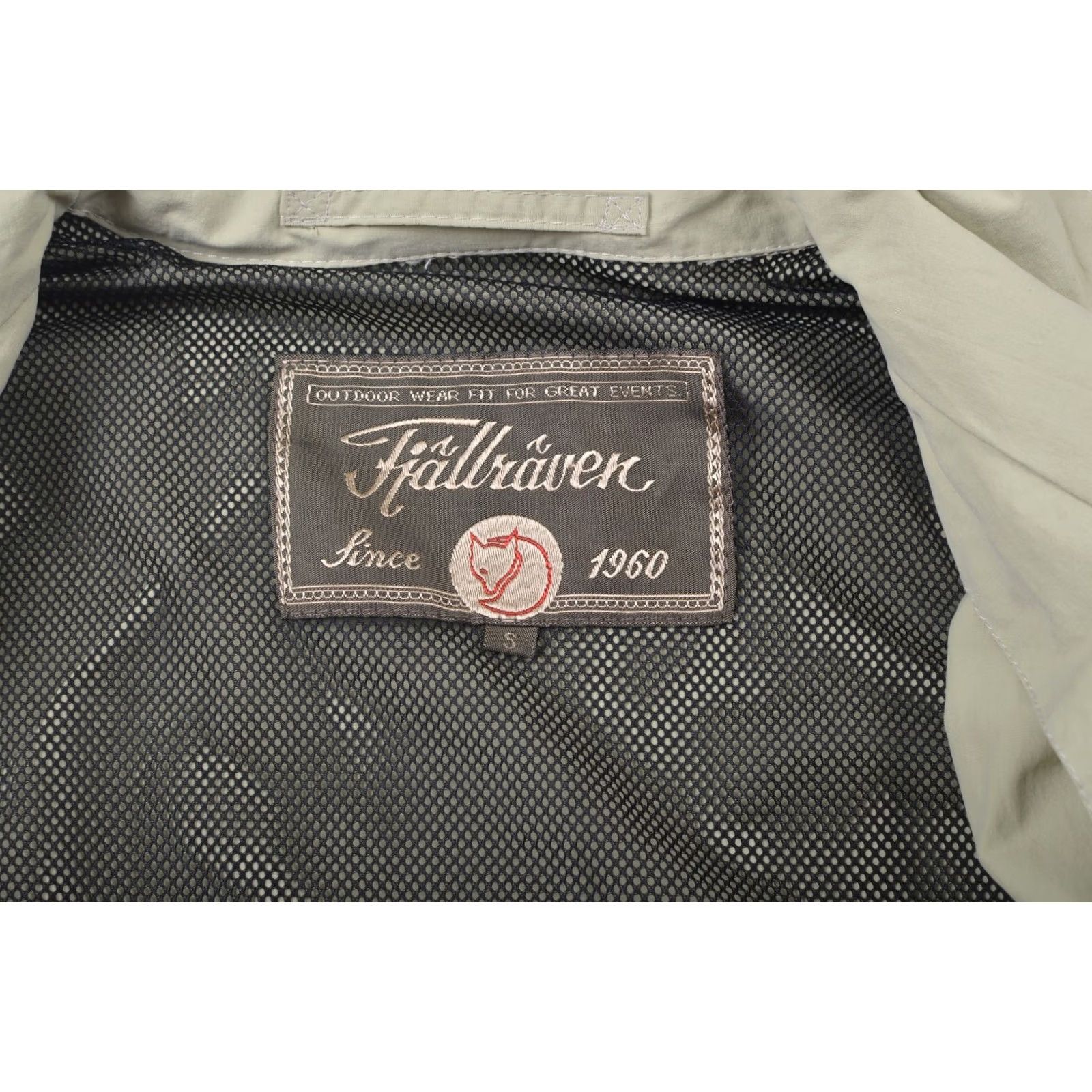 Vintage Fjällräven Jacket Vintage Green Size S Mens Outdoor Wear Windbreaker Front Pocket Clothing Size US S / EU 44-46 / 1 - 4 Thumbnail