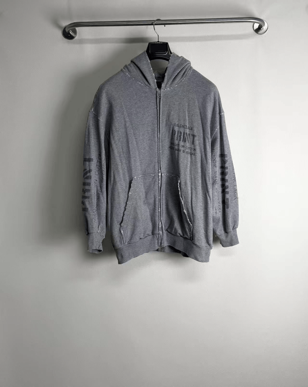 Balenciaga Balenciaga Gray Print Distressed Zip Hoodie Size XS / US 0-2 / IT 36-38 - 1 Thumbnail
