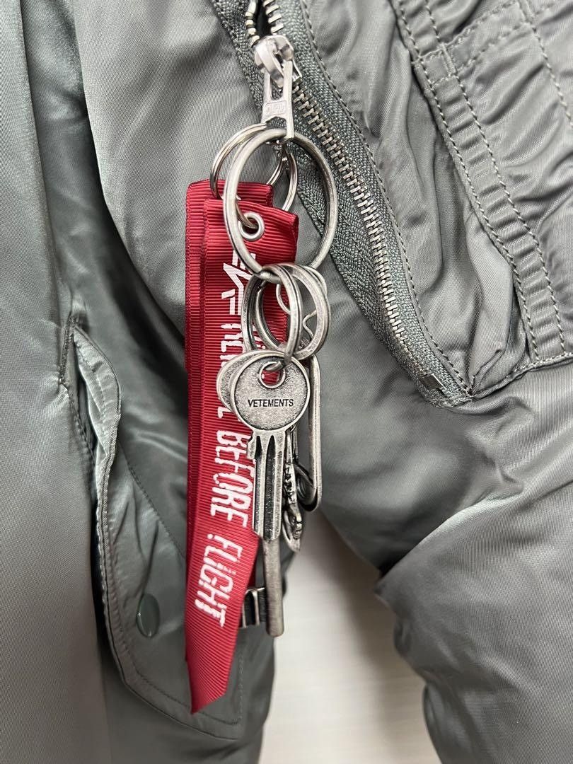 Alpha Industries × Vetements AW19 Oversized Reversible Bomber Jacket Size US S / EU 44-46 / 1 - 8 Thumbnail