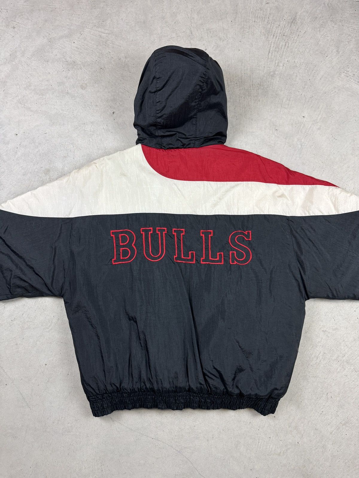 Vintage 1990’s Chicago Bulls Hooded Puffer Jacket Size US L / EU 52-54 / 3 - 6 Thumbnail