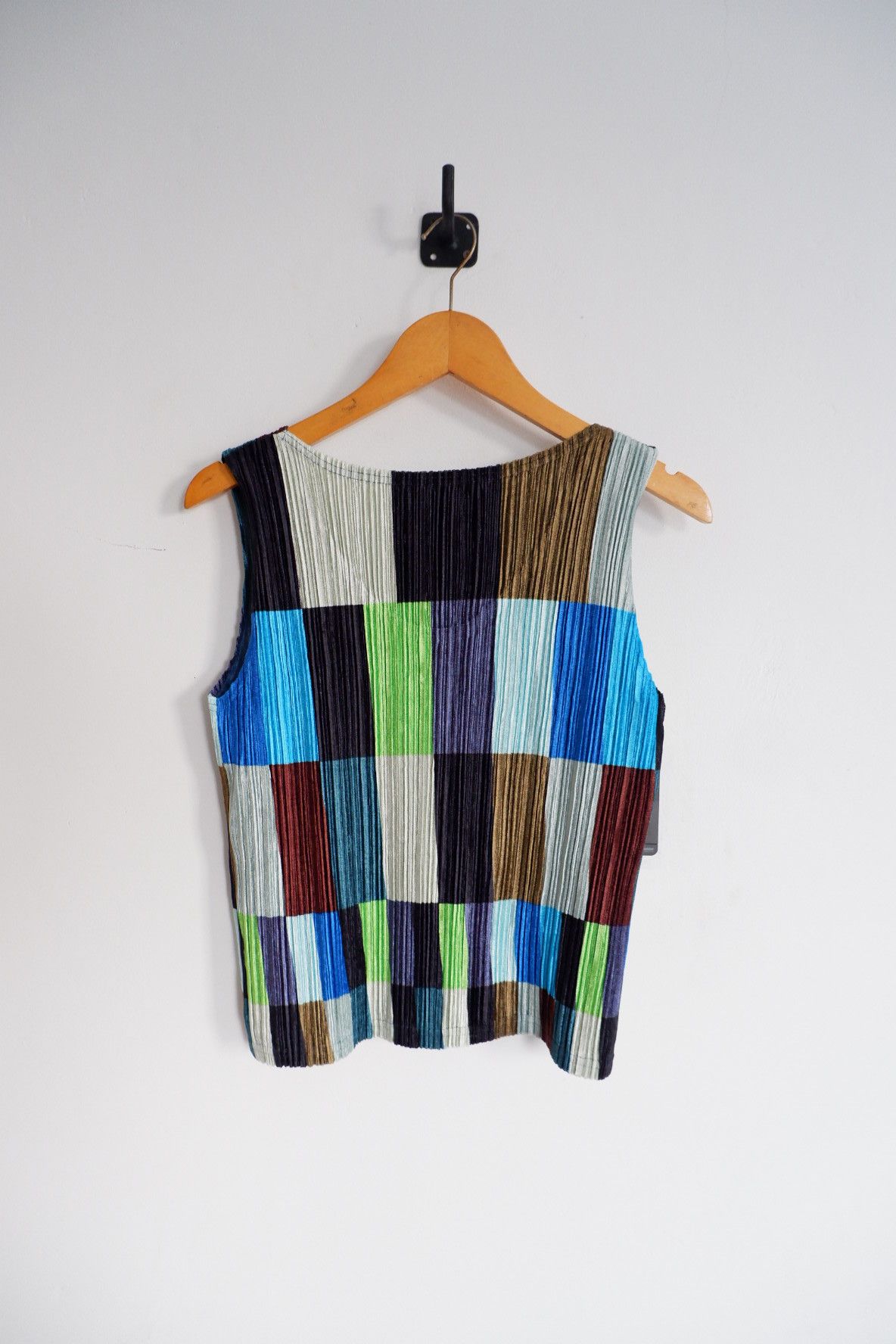 Pleats Please Issey Miyake Issey Miyake Pleats Multicolor Cropped Tanktop Size M / US 6-8 / IT 42-44 - 2 Thumbnail