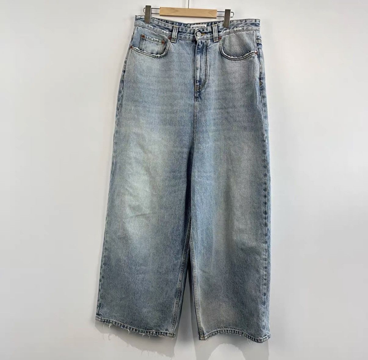 Balenciaga Balenciaga Wide Leg Distressed Washed Jeans J42 Size US 34 / EU 50 - 1 Thumbnail