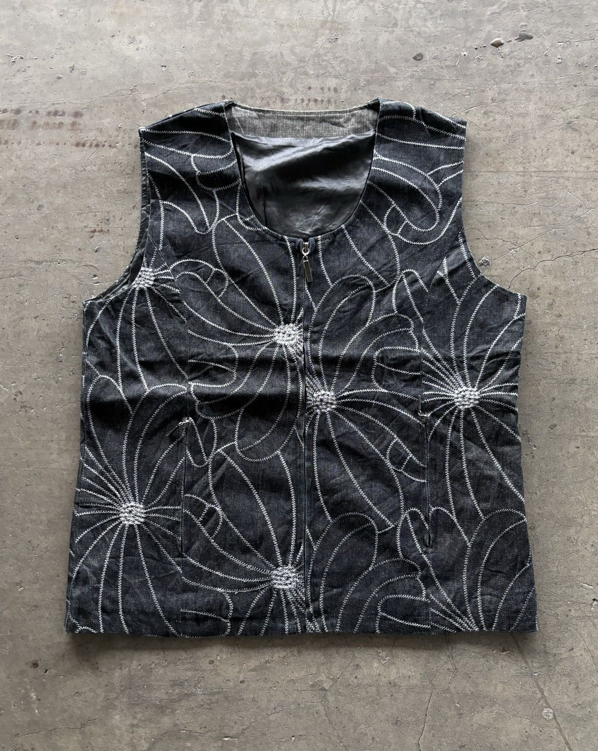 Comme des Garcons Issey Miyake Style Gabin Floral Embroidery Denim Vest Size US M / EU 48-50 / 2 - 1 Thumbnail