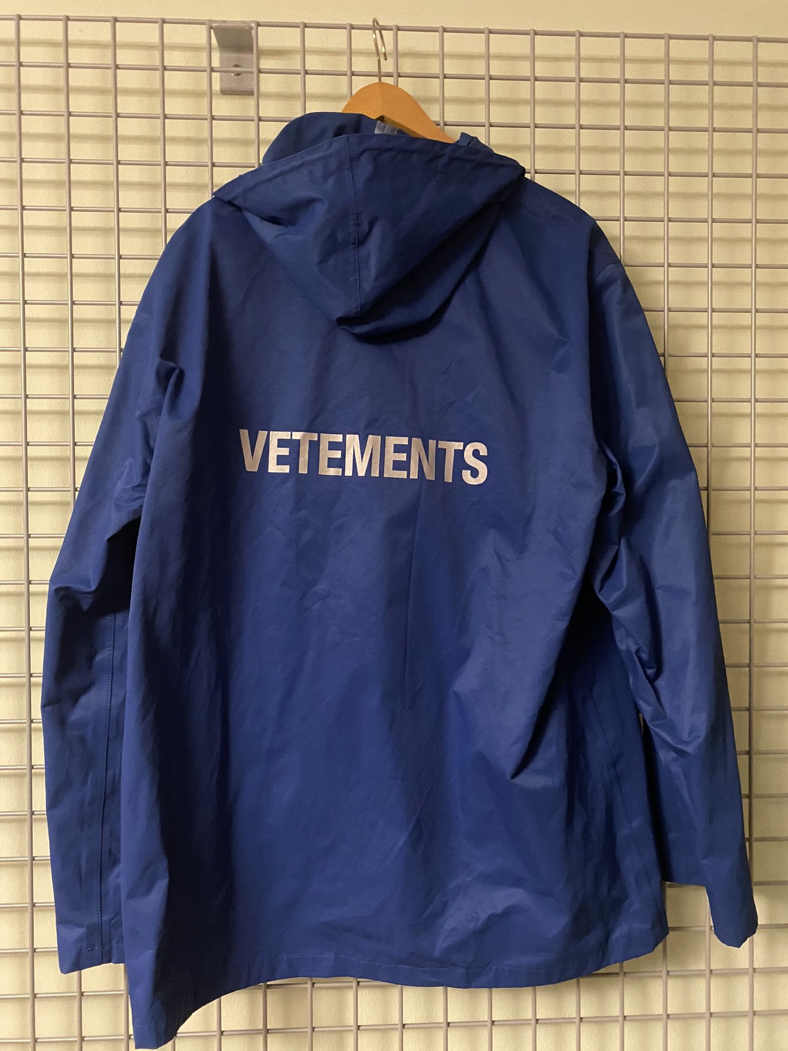 Vetements Vetements Raincoat Size US L / EU 52-54 / 3 - 2 Thumbnail