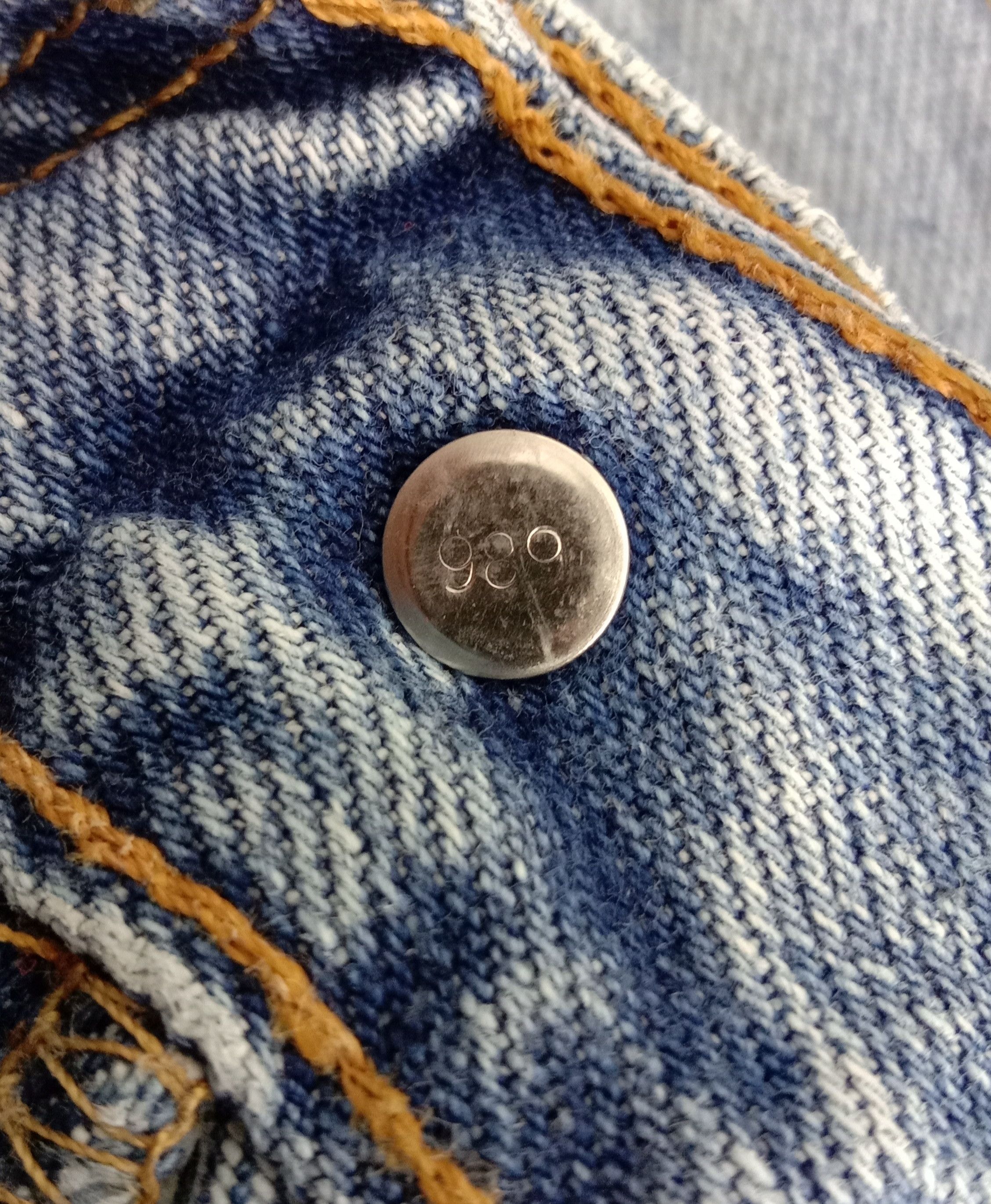 Levi's Vintage Levi's 505 Jeans Light Wash Distressed Denim Size US 33 - 10 Thumbnail