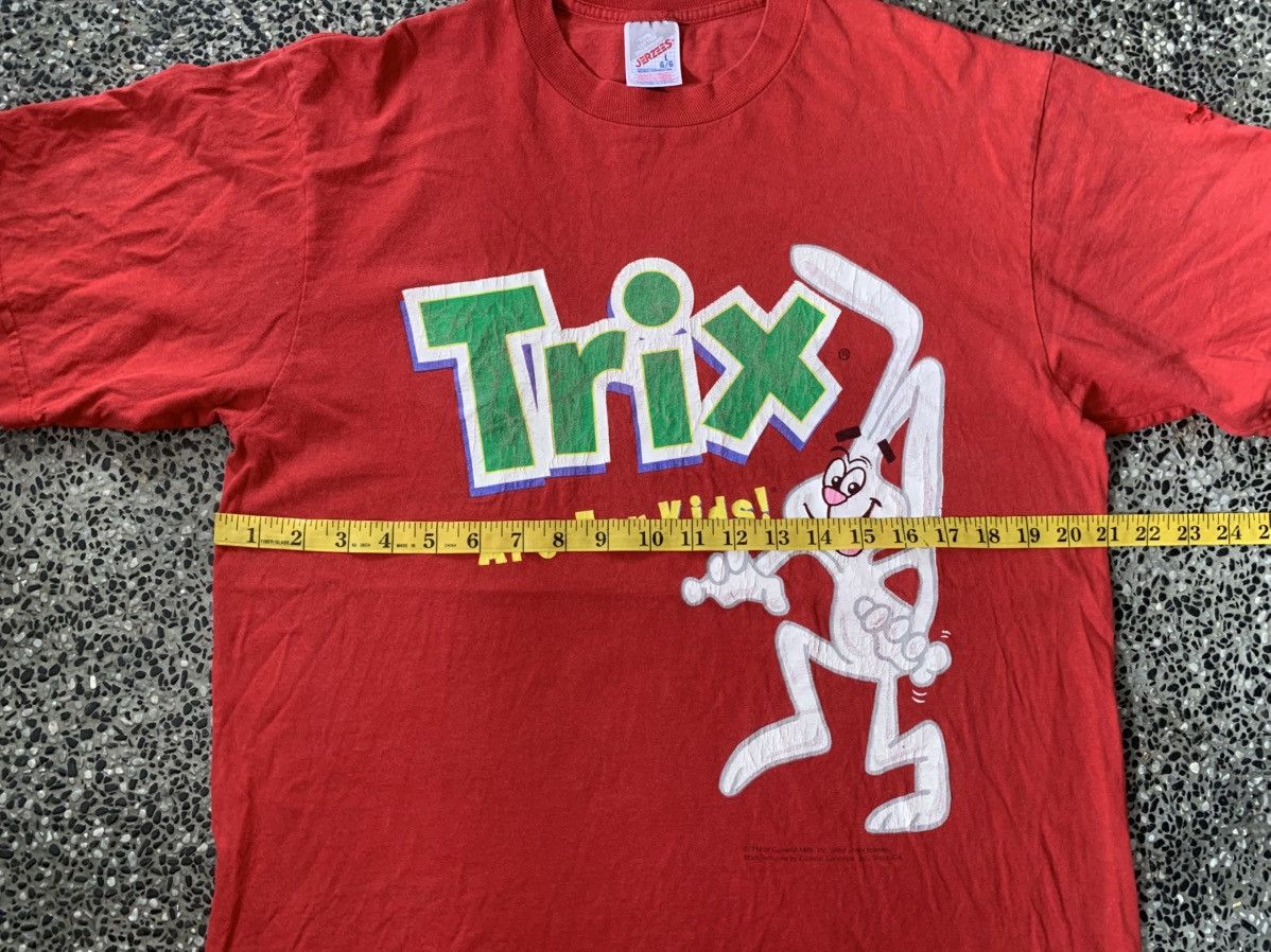 Vintage Vintage 90s Trix Rabbit Cereal Promo T Shirt Size US L / EU 52-54 / 3 - 9 Thumbnail