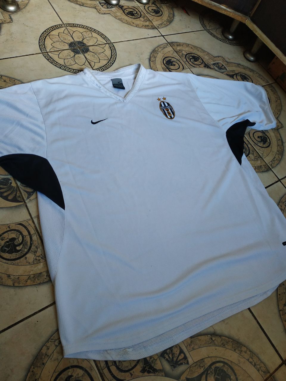 Nike Vintage 2004/05 Juventus Away Jersey Nike Total 90 XL Size US XL / EU 56 / 4 - 10 Thumbnail