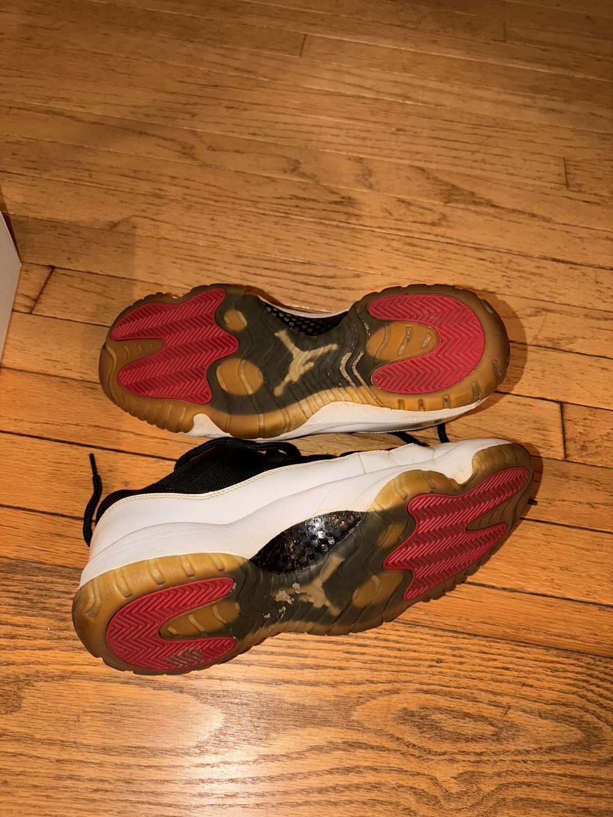 Jordan Brand Jordan 11 Low ‘Tuxedo’ Size US 11 / EU 44 - 6 Thumbnail