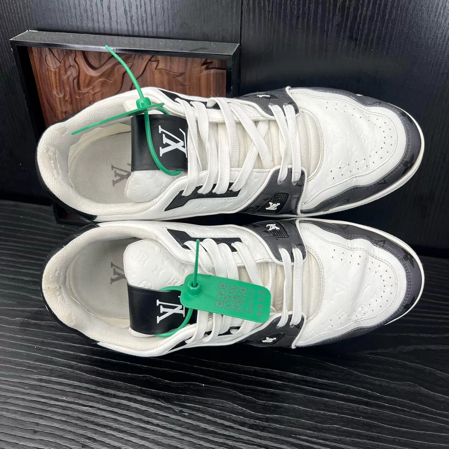 Louis Vuitton LV Trainer B&W Embossed US 10 Lining Wear Size US 11 / EU 44 - 2 Thumbnail
