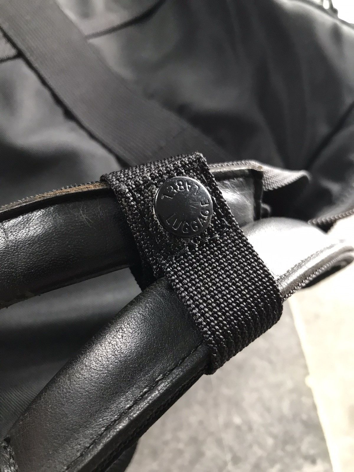 Japanese Brand × Porter Vintage Luggage Label Yoshida Messenger Bag Size ONE SIZE - 7 Thumbnail