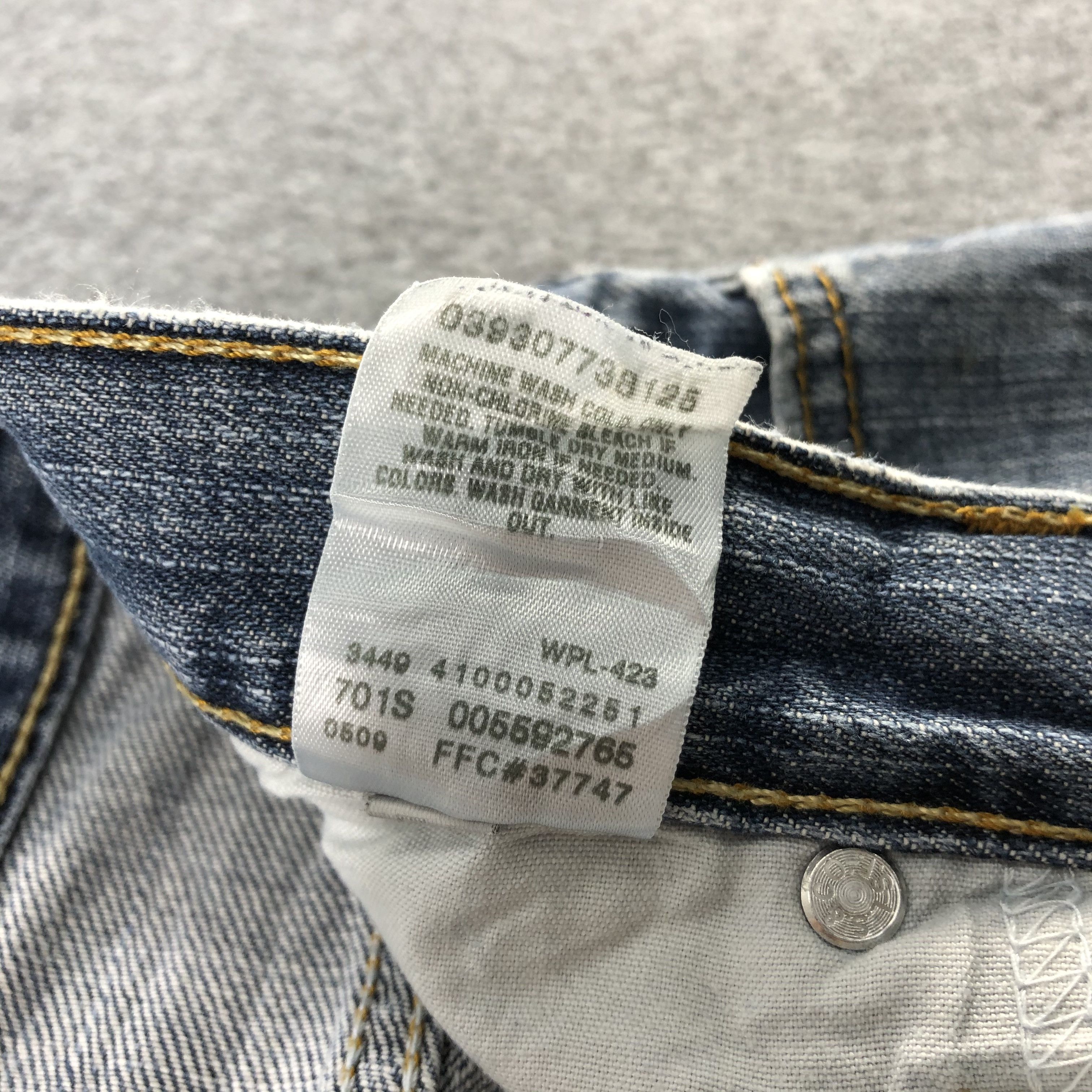 Levi's Blue Wash Vintage Levis 559 Jeans-J1188 Size US 33 - 11 Thumbnail