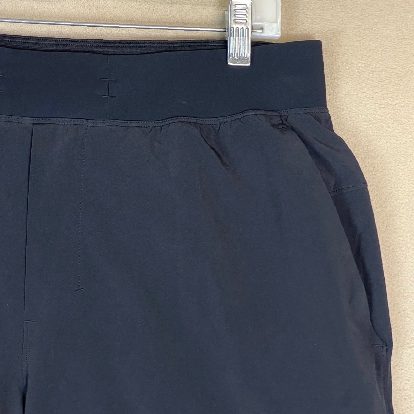 Lululemon Lululemon ABC Short Mens L Black Athletic Moisture Wicking Pockets Drawstring Elastic Waist 9in Inseam Size US 33 - 3 Thumbnail