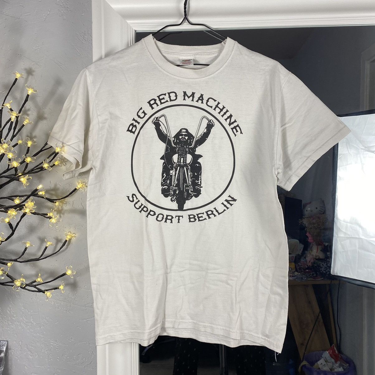 Harley Davidson VINTAGE BIG RED MACHINE BERLIN BIKERS CLUB T SHIRT Size US M / EU 48-50 / 2 - 1 Thumbnail