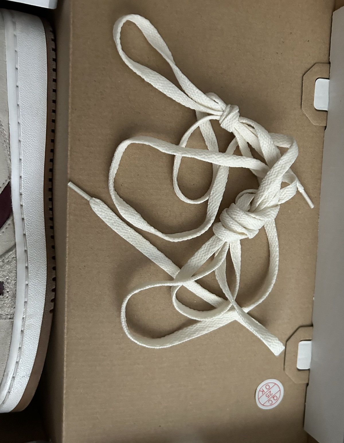 Converse Used Burgundy and white Converse trainers. Size US 8 / EU 41 - 9 Thumbnail