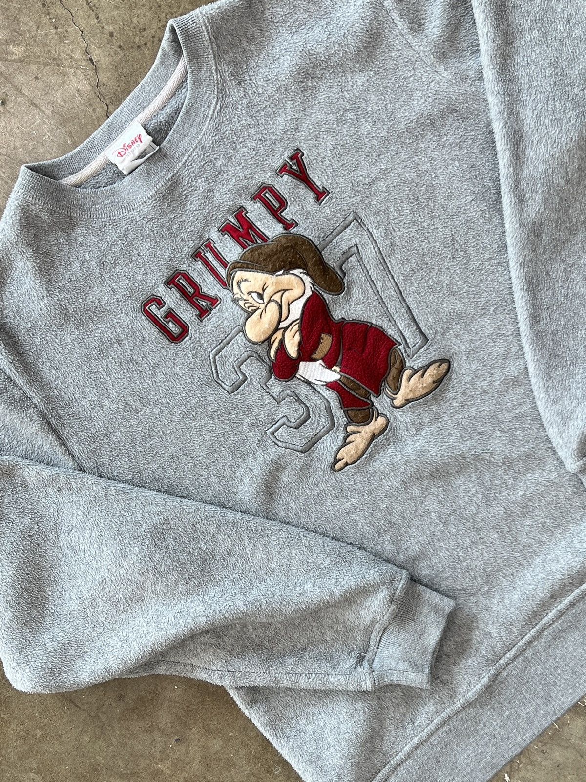 Disney × Vintage Vintage Snow White Grumpy Fuzzy Fleece Crewneck Sz. Medium Size US M / EU 48-50 / 2 - 1 Thumbnail