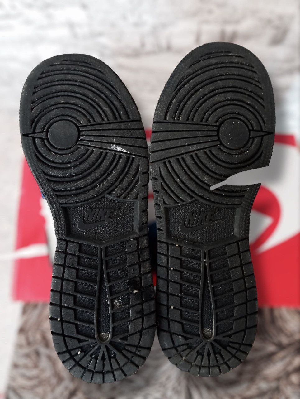 Jordan Brand × Nike Air Jordan 1 Retro High Black Toe size UK 6 EU 39 Size US 6 / EU 39 - 6 Thumbnail