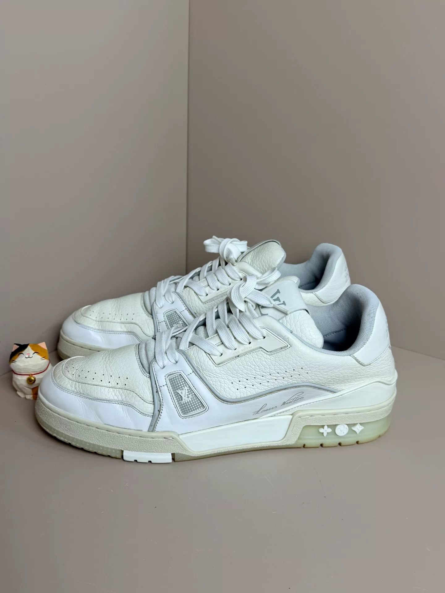 Louis Vuitton Louis Vuitton Training White Lowtop Sneakers 9 Men Size US 9 / EU 42 - 1 Thumbnail
