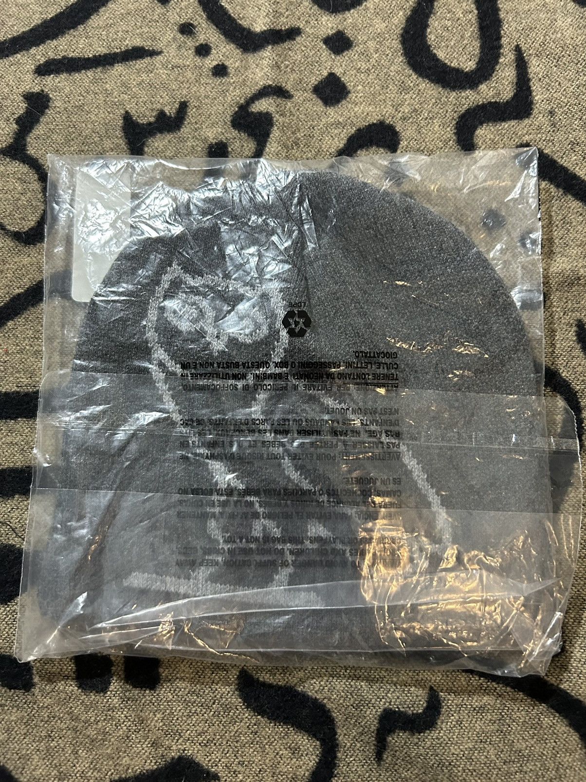 October's Very Own OVO Arabic “The Family” Beanie Size ONE SIZE - 5 Thumbnail