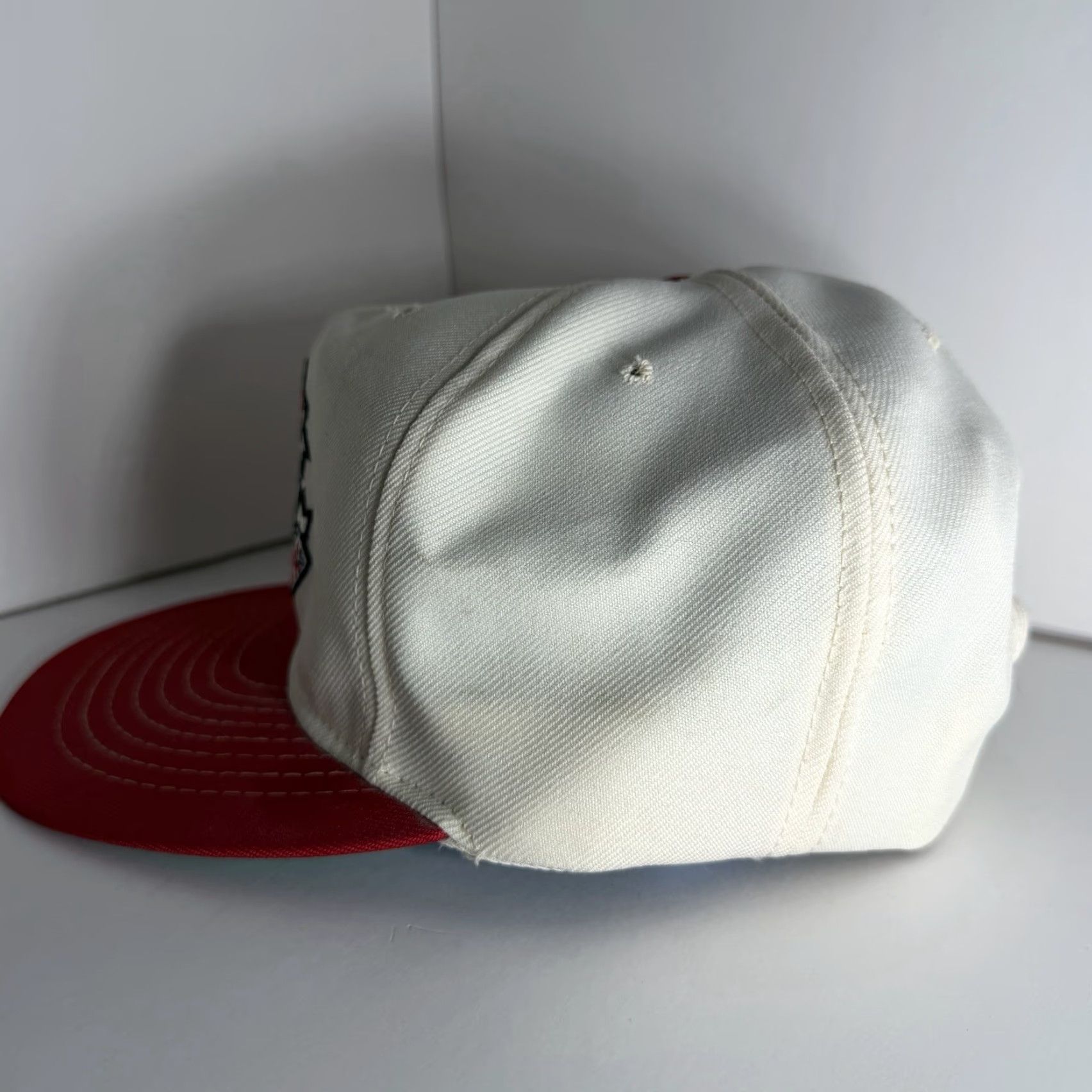 Vintage VINTAGE University Square NC State Wolf Pack SnapBack Hat 80’s NCSU NCAA Baseball Cap Mens White Cotton Twill Adjustable Snapback Size ONE SIZE - 6 Thumbnail