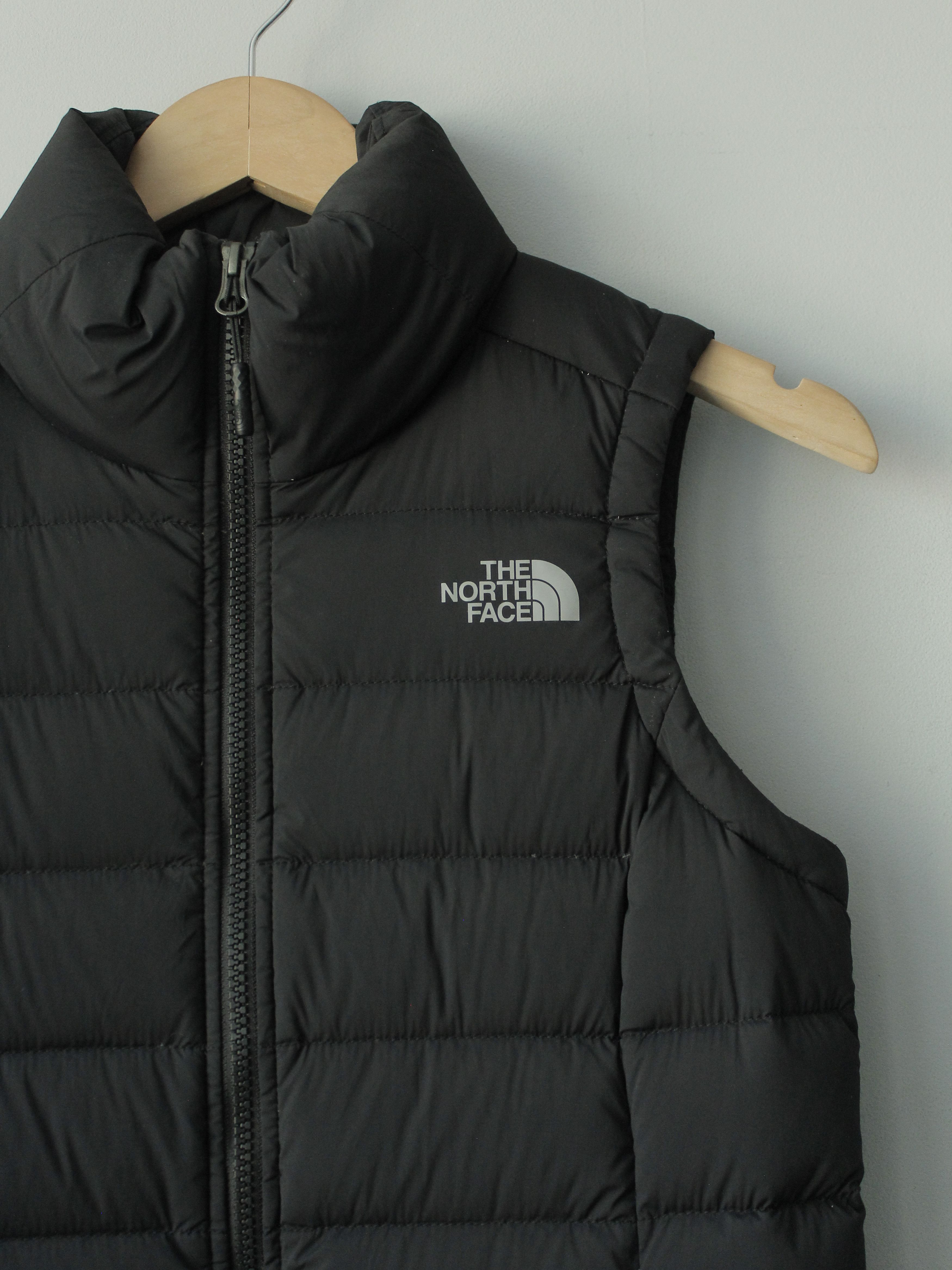 The North Face TNF 700 WOMENS BLACK DOWN FILLED VEST XS S REFLECTIVE LOGO Size XS / US 0-2 / IT 36-38 - 3 Thumbnail