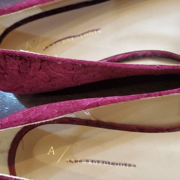 Anthropologie Anthropologie Marroon Velvet Design Slipon Sz 9 Loafers Shoe Size US 9 / IT 39 - 5 Thumbnail