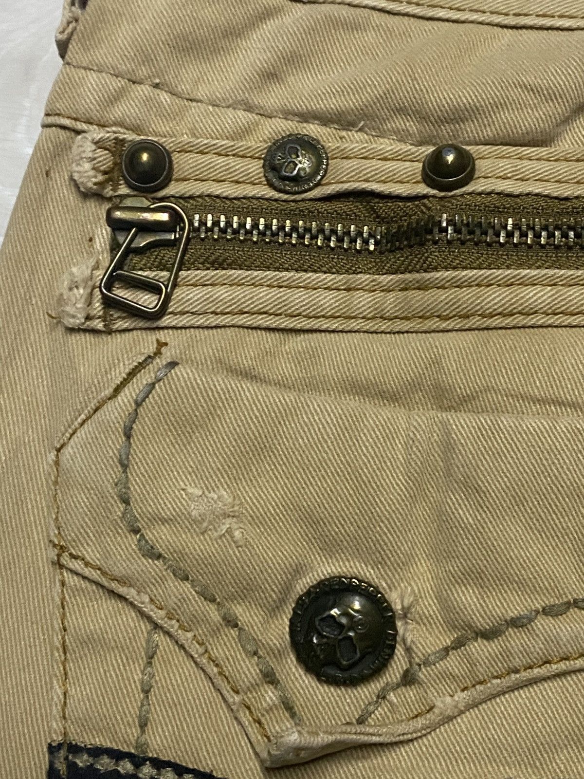 Japanese Brand Red Pepper Avantgarde Skull Button Distressed Loose Jeans Size US 33 - 11 Thumbnail